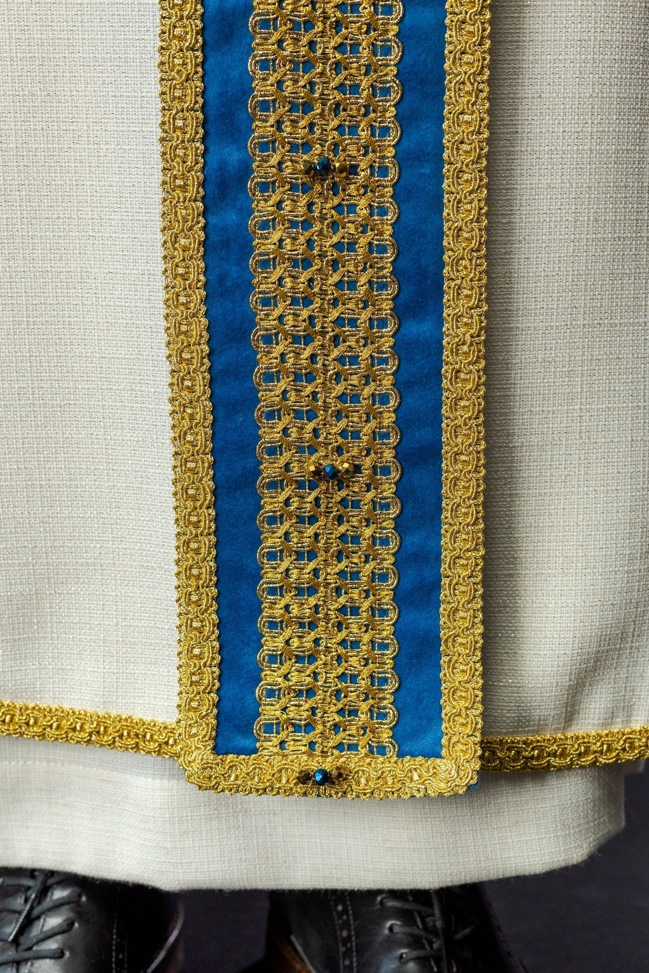 Ręcznie Robiony Ornat z Kamieniami Naturalnymi - Polski Haft Handmade - SZATYLITURGICZNE.PL