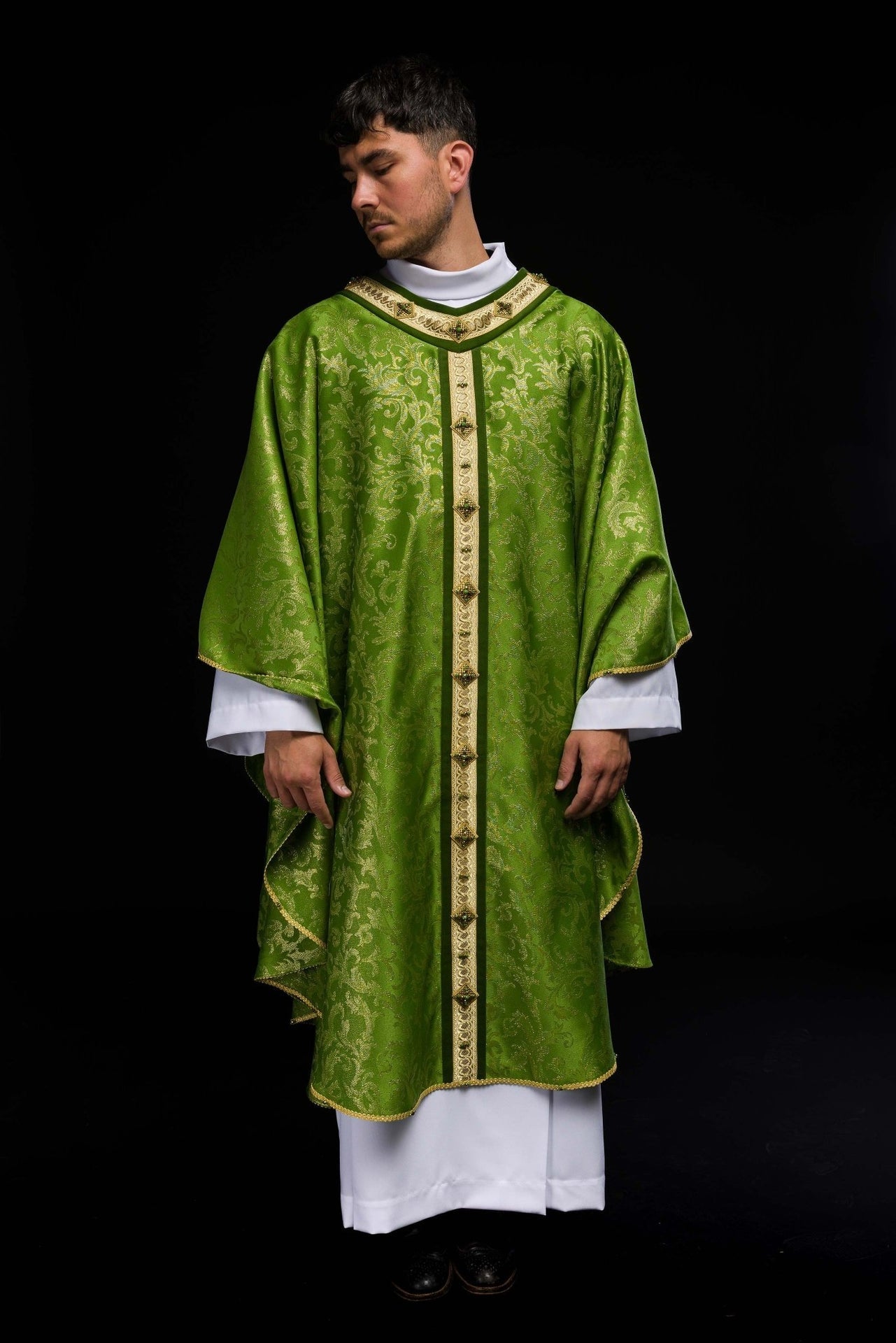 Ręcznie Robiony Ornat z Kamieniami Naturalnymi Premium - Kolekcja Handmade - SZATYLITURGICZNE.PL