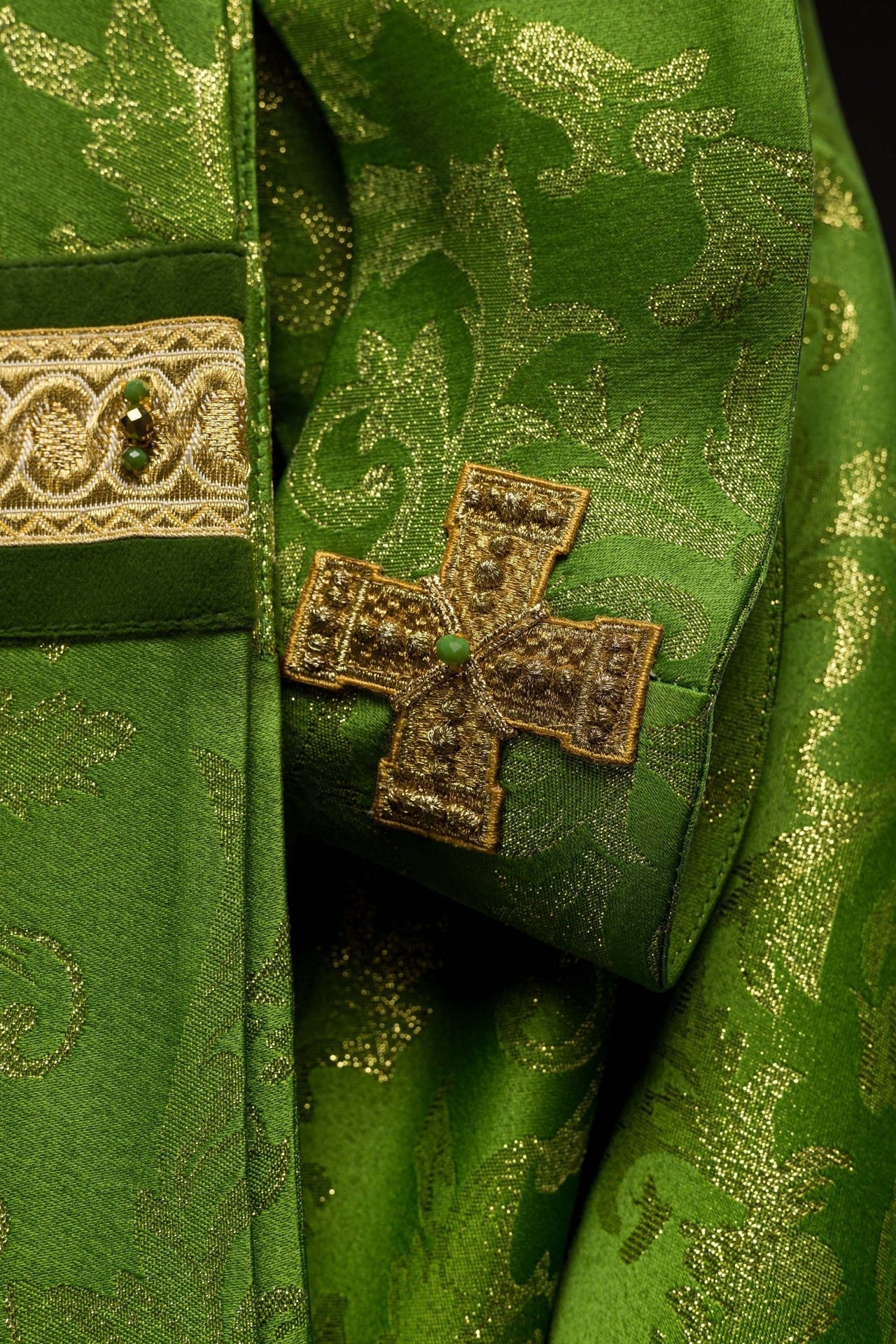 Ręcznie Robiony Ornat z Kamieniami Naturalnymi Premium - Kolekcja Handmade - SZATYLITURGICZNE.PL