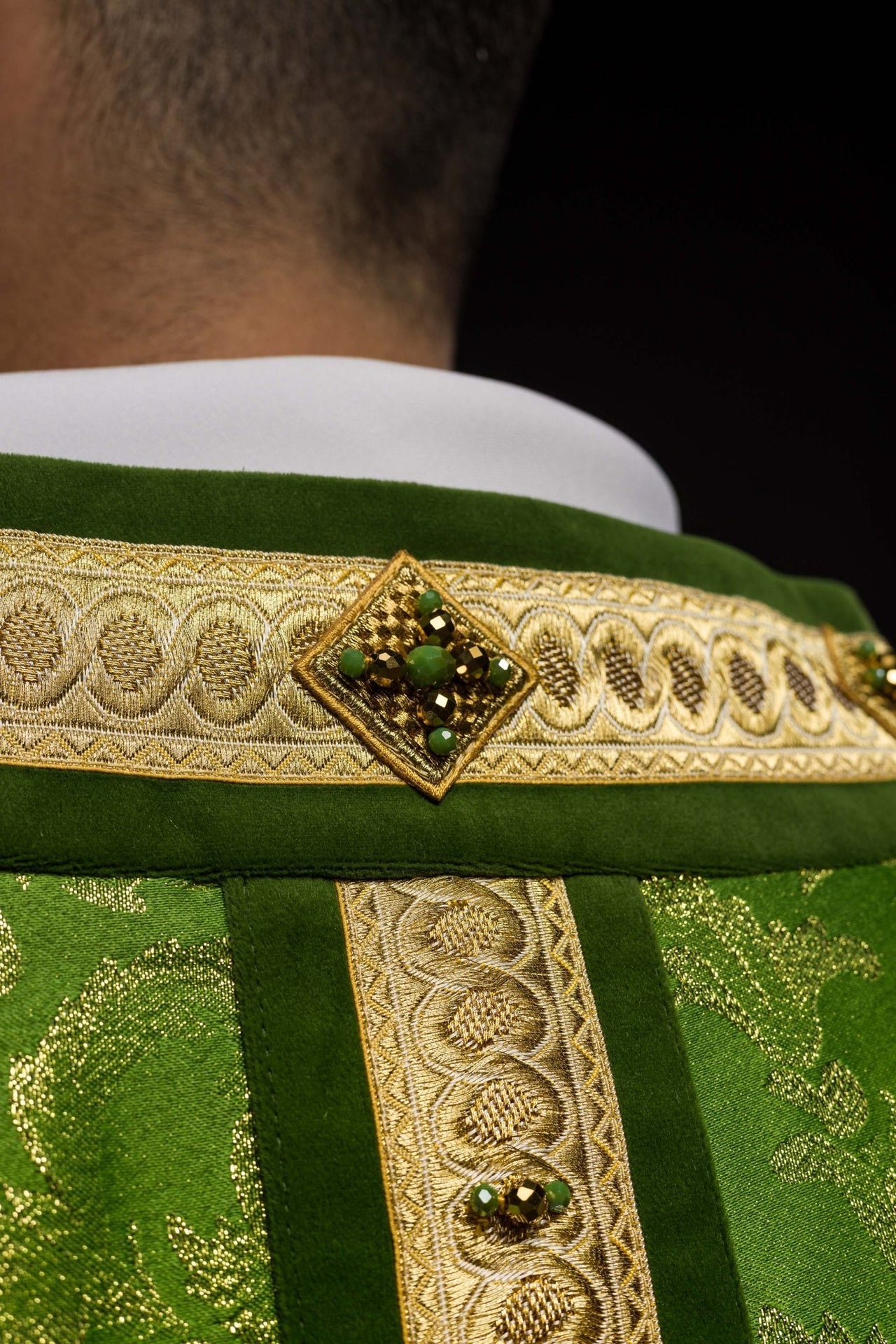 Ręcznie Robiony Ornat z Kamieniami Naturalnymi Premium - Kolekcja Handmade - SZATYLITURGICZNE.PL