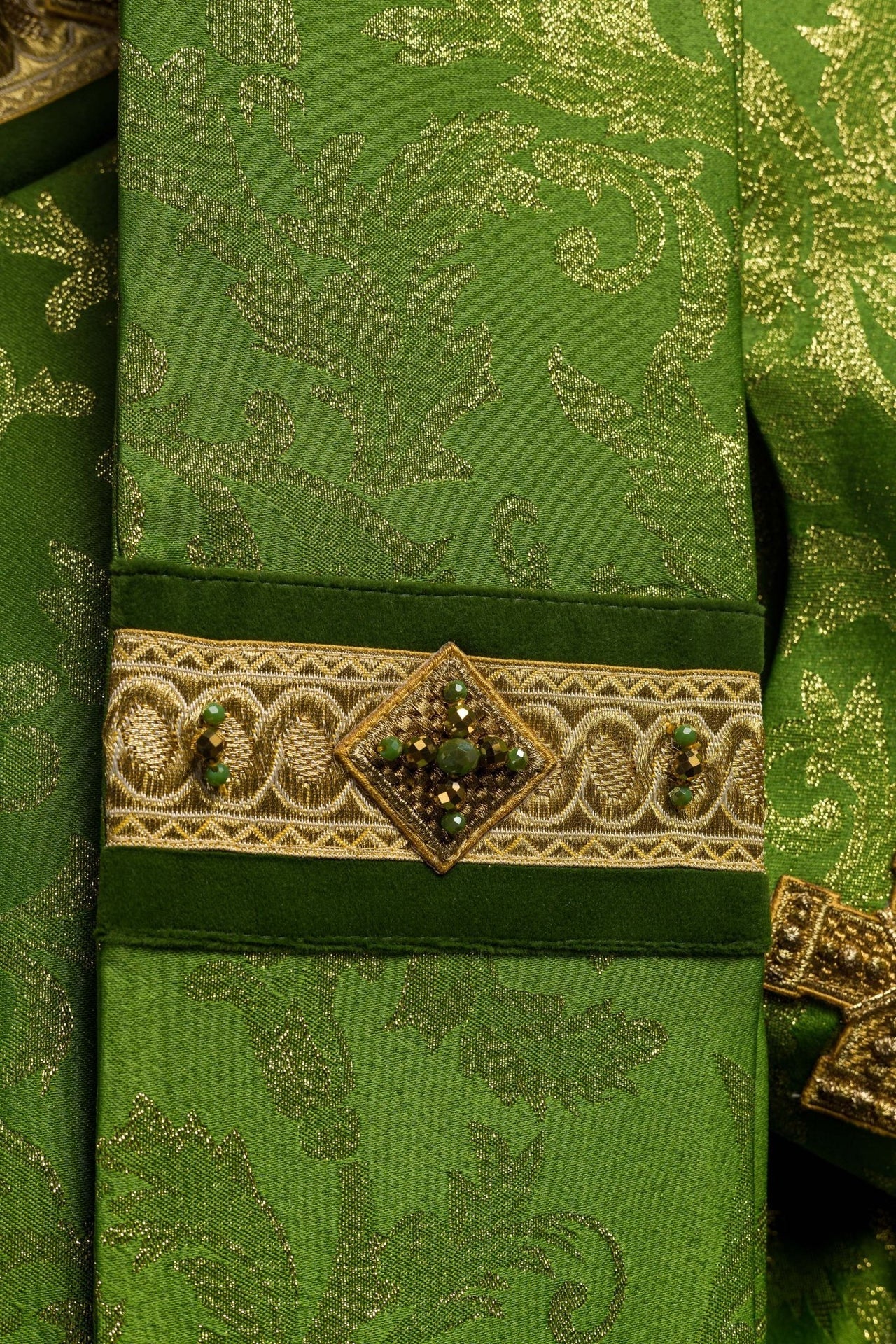 Ręcznie Robiony Ornat z Kamieniami Naturalnymi Premium - Kolekcja Handmade - SZATYLITURGICZNE.PL