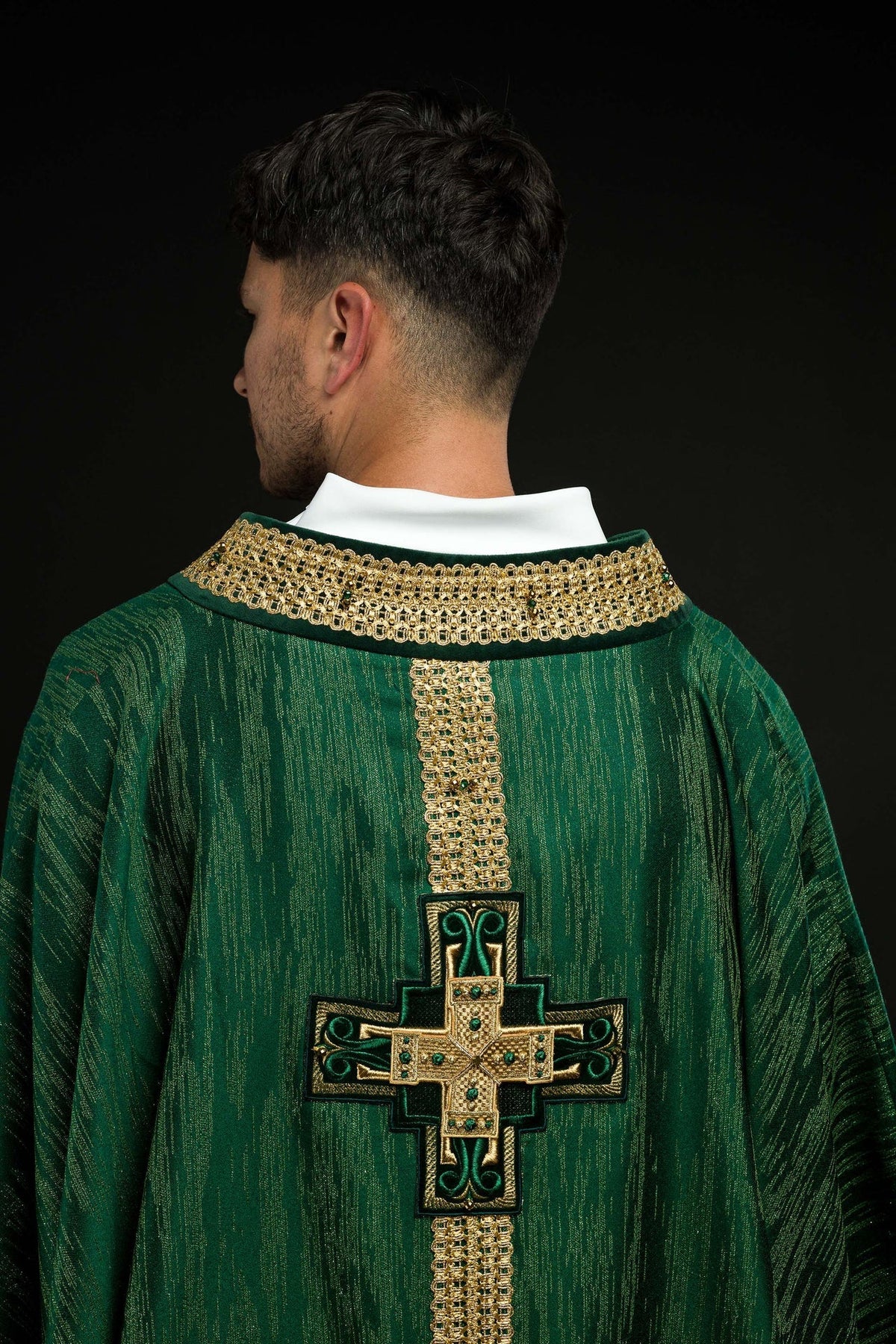 Ręcznie Robiony Ornat z Kamieniami Naturalnymi - Zielony Handmade 7015 - SZATYLITURGICZNE.PL