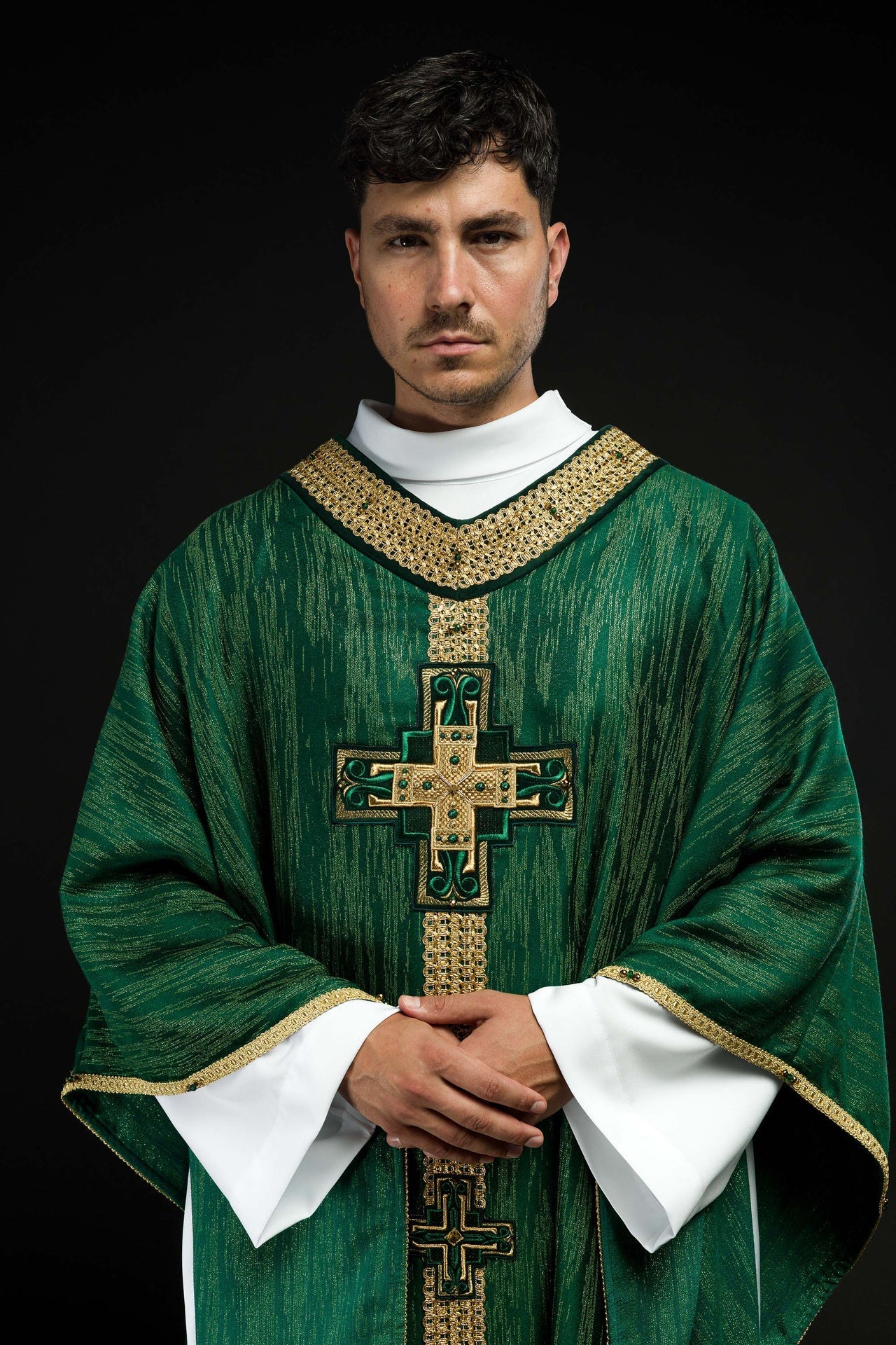 Ręcznie Robiony Ornat z Kamieniami Naturalnymi - Zielony Handmade 7015 - SZATYLITURGICZNE.PL