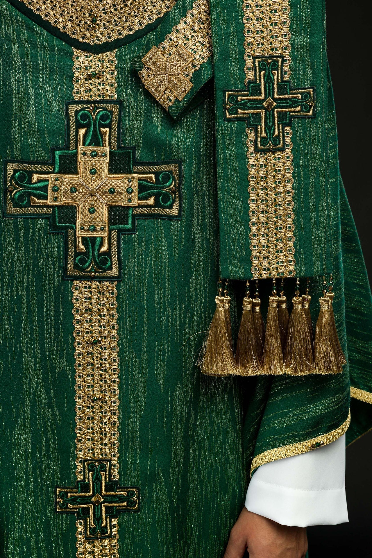 Ręcznie Robiony Ornat z Kamieniami Naturalnymi - Zielony Handmade 7015 - SZATYLITURGICZNE.PL