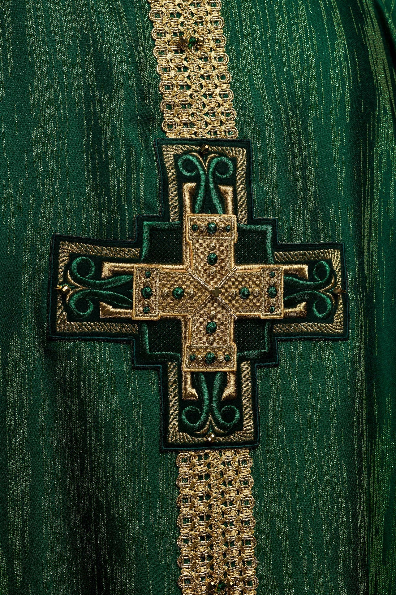 Ręcznie Robiony Ornat z Kamieniami Naturalnymi - Zielony Handmade 7015 - SZATYLITURGICZNE.PL