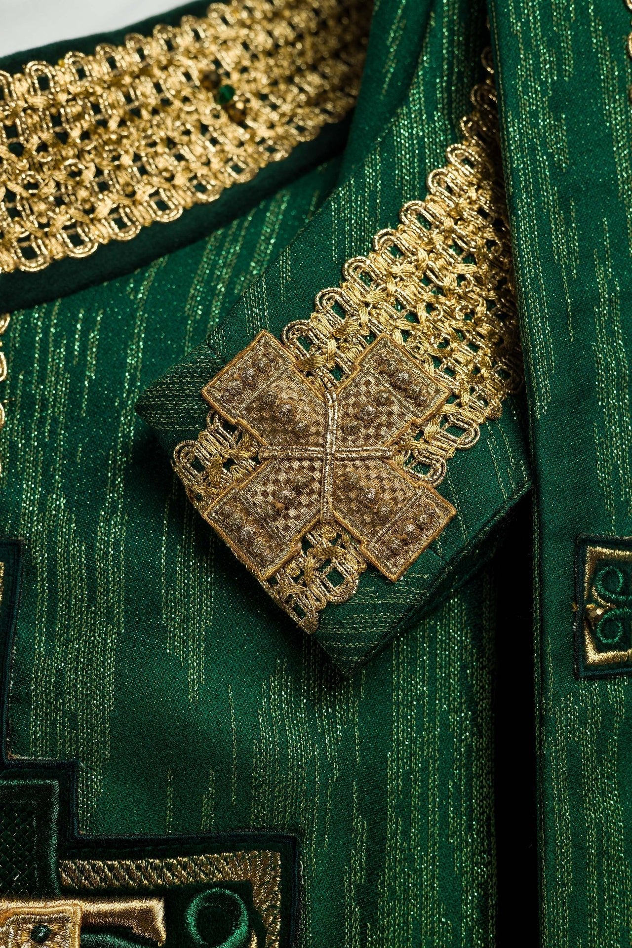 Ręcznie Robiony Ornat z Kamieniami Naturalnymi - Zielony Handmade 7015 - SZATYLITURGICZNE.PL