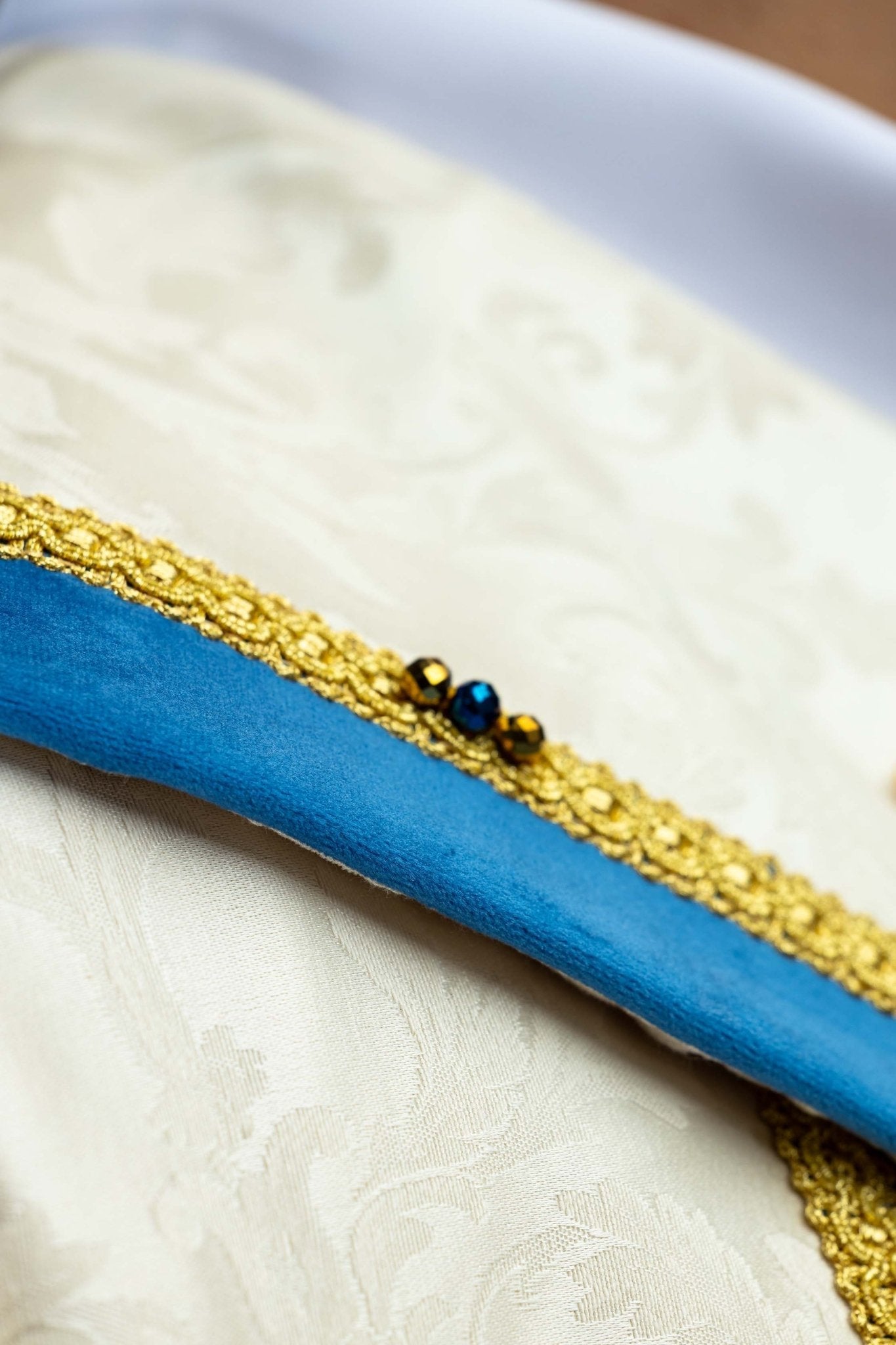 Ręcznie wykonana kapa maryjna z naturalnymi kamieniami Handmade 3006 - SZATYLITURGICZNE.PL