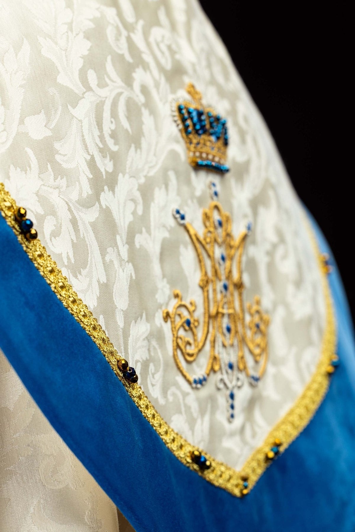Ręcznie wykonana kapa maryjna z naturalnymi kamieniami Handmade 3006 - SZATYLITURGICZNE.PL