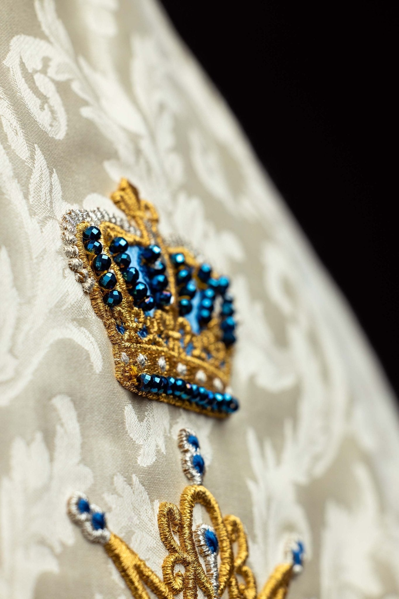 Ręcznie wykonana kapa maryjna z naturalnymi kamieniami Handmade 3006 - SZATYLITURGICZNE.PL