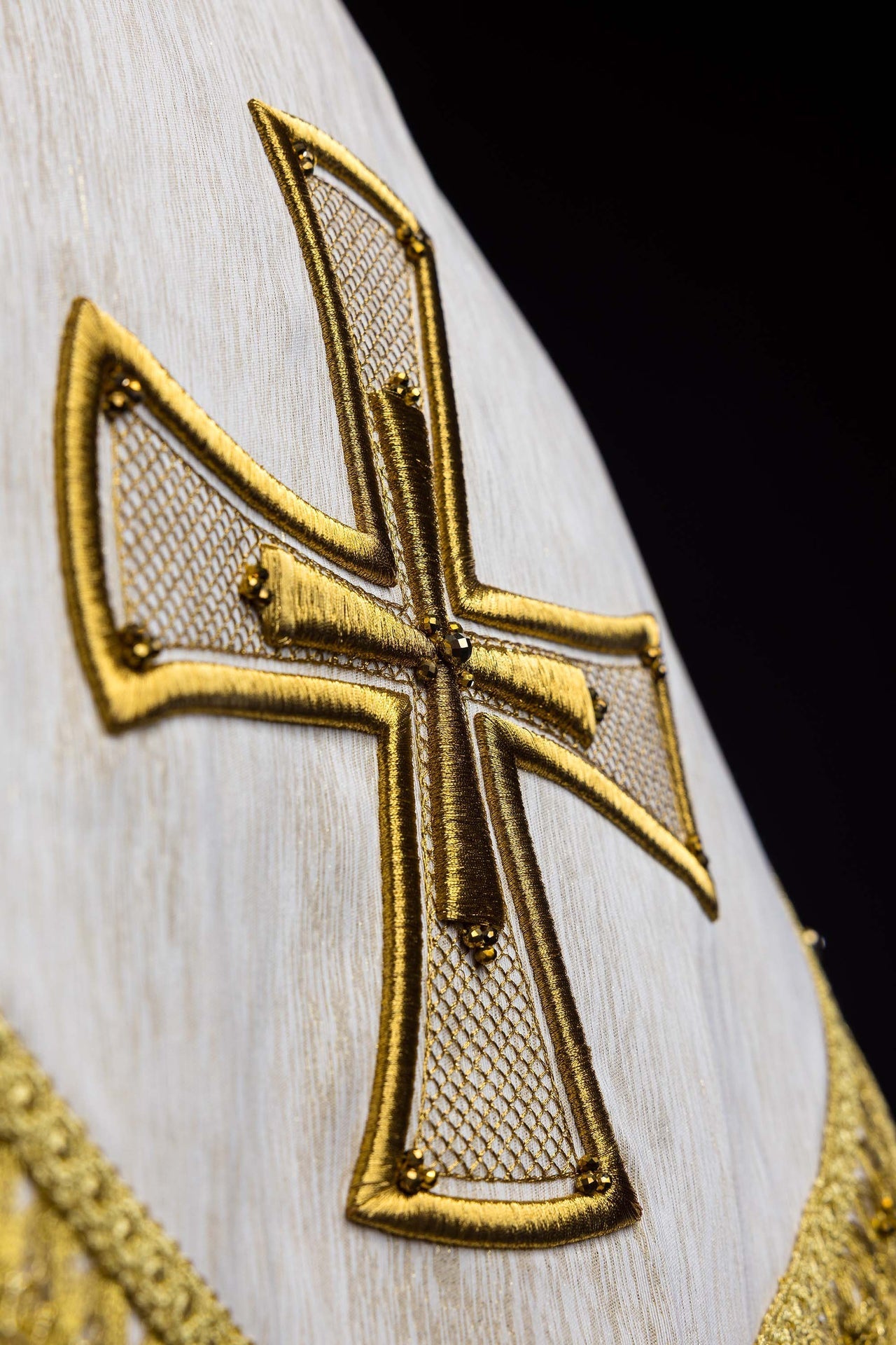 Ręcznie wykonana kapa z naturalnymi kamieniami Handmade 3018 - SZATYLITURGICZNE.PL