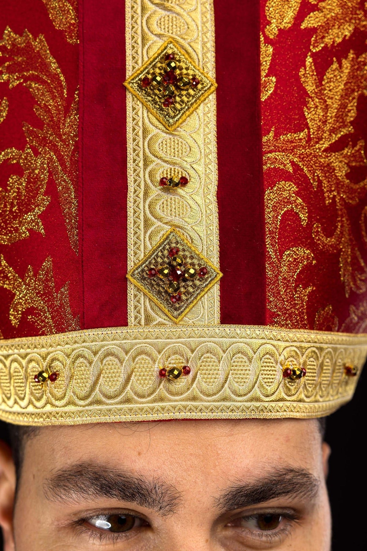 Ręcznie wykonana mitra z naturalnymi kamieniami Handmade 9003 - SZATYLITURGICZNE.PL