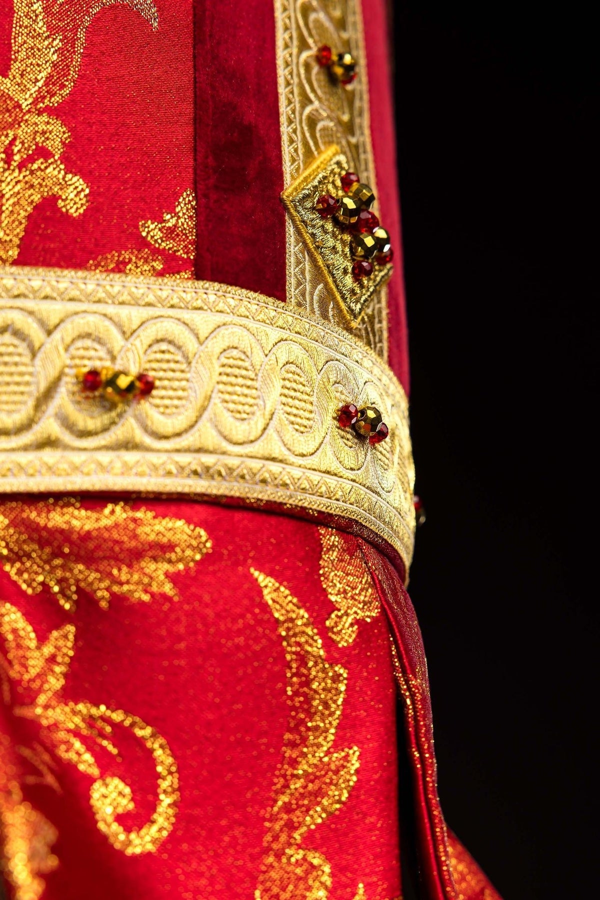 Ręcznie wykonana mitra z naturalnymi kamieniami Handmade 9003 - SZATYLITURGICZNE.PL