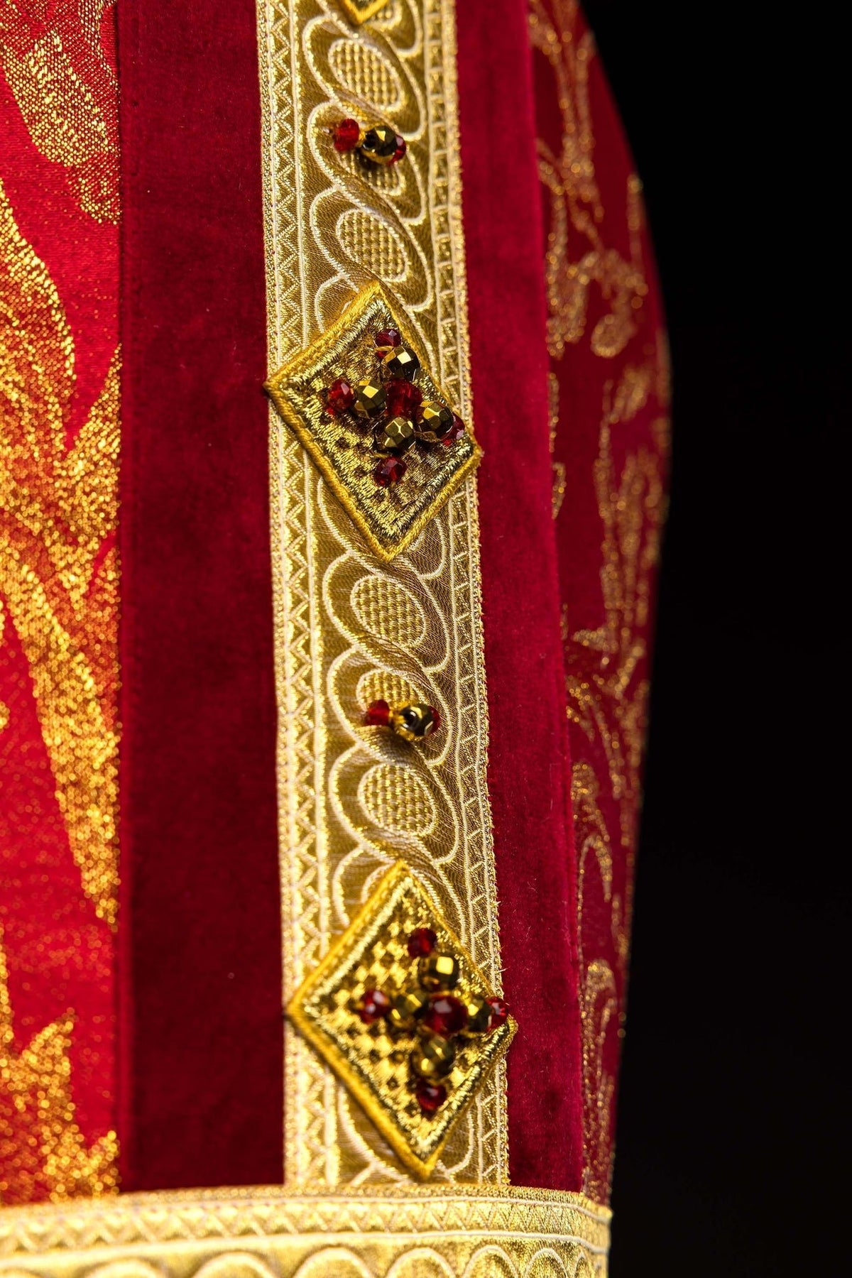 Ręcznie wykonana mitra z naturalnymi kamieniami Handmade 9003 - SZATYLITURGICZNE.PL