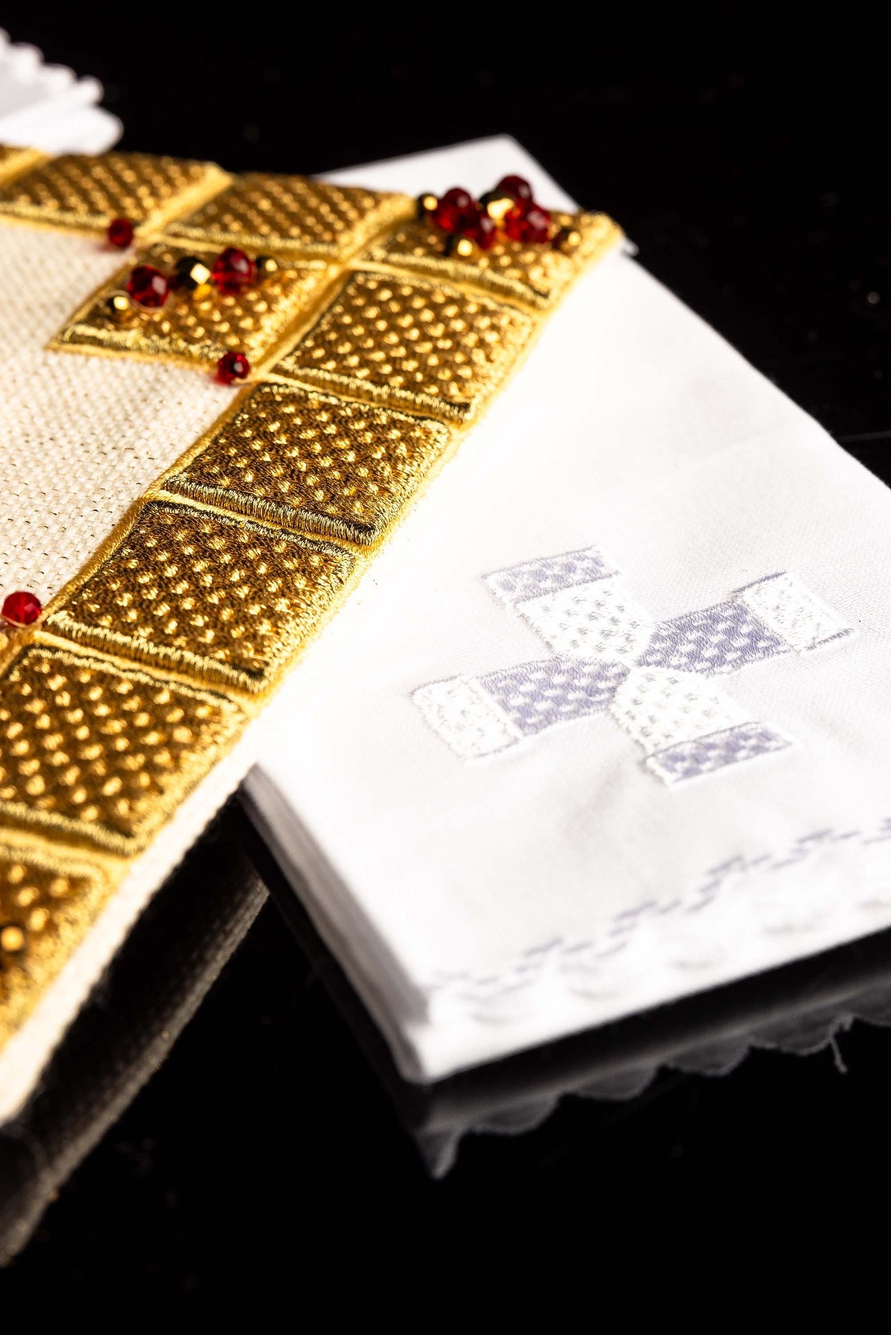 Ręcznie wykonany komplet kielichowy z naturalnymi kamieniami Handmade 5011 - SZATYLITURGICZNE.PL