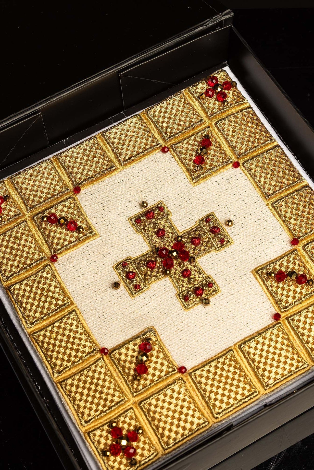 Ręcznie wykonany komplet kielichowy z naturalnymi kamieniami Handmade 5011 - SZATYLITURGICZNE.PL