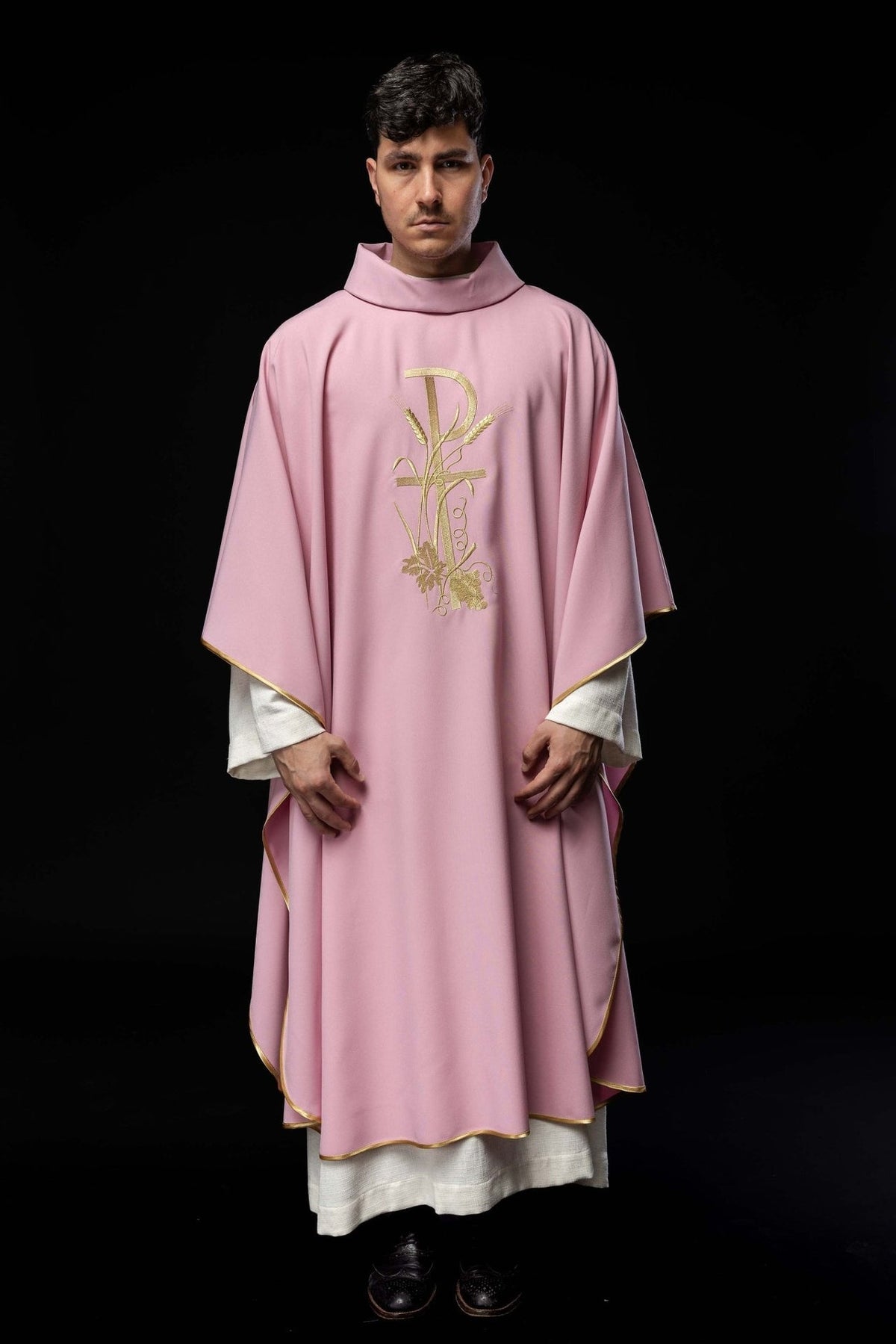Różowy Ornat Liturgiczny ze Złotym Haftem PAX - Polski Produkt - SZATYLITURGICZNE.PL