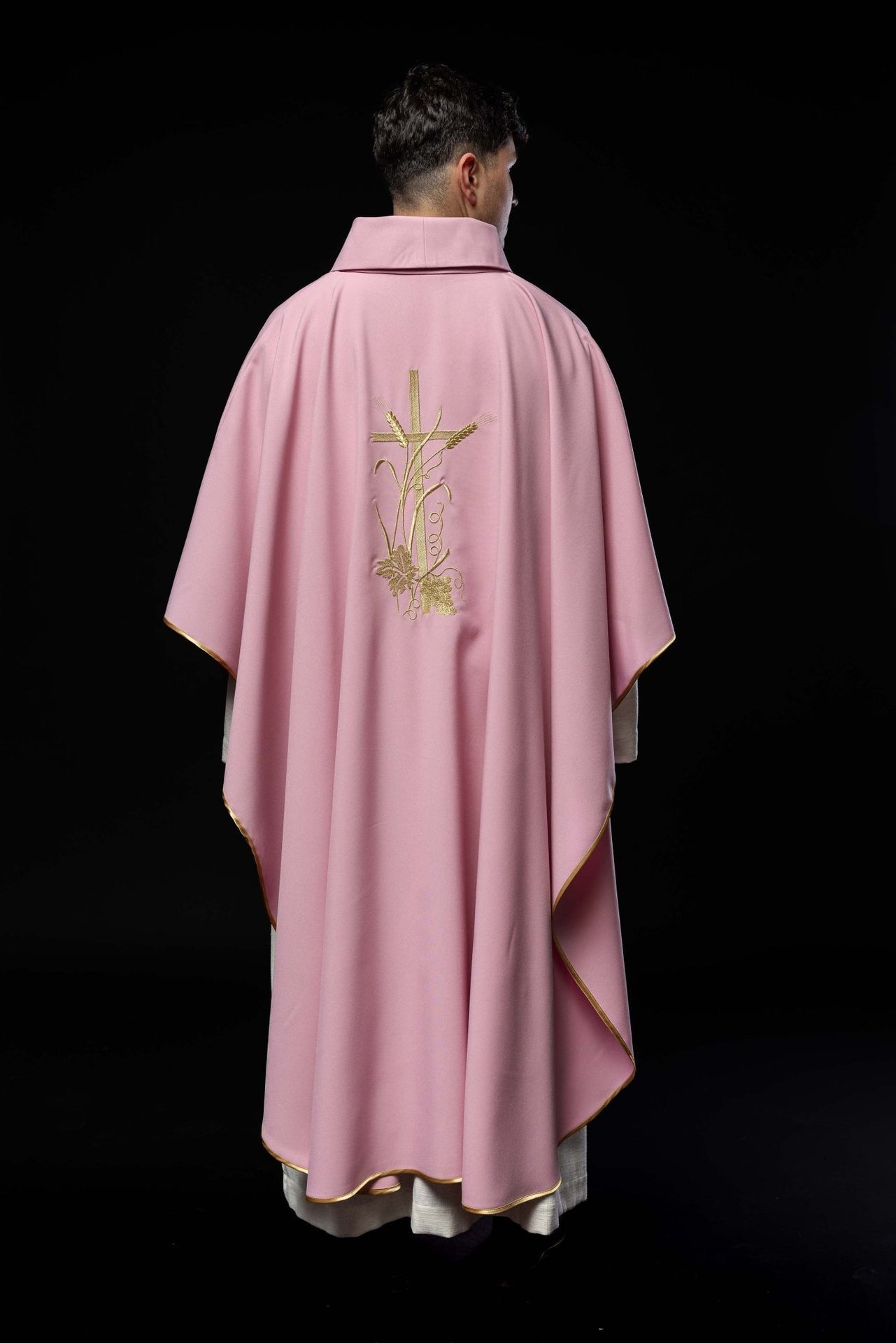 Różowy Ornat Liturgiczny ze Złotym Haftem PAX - Polski Produkt - SZATYLITURGICZNE.PL