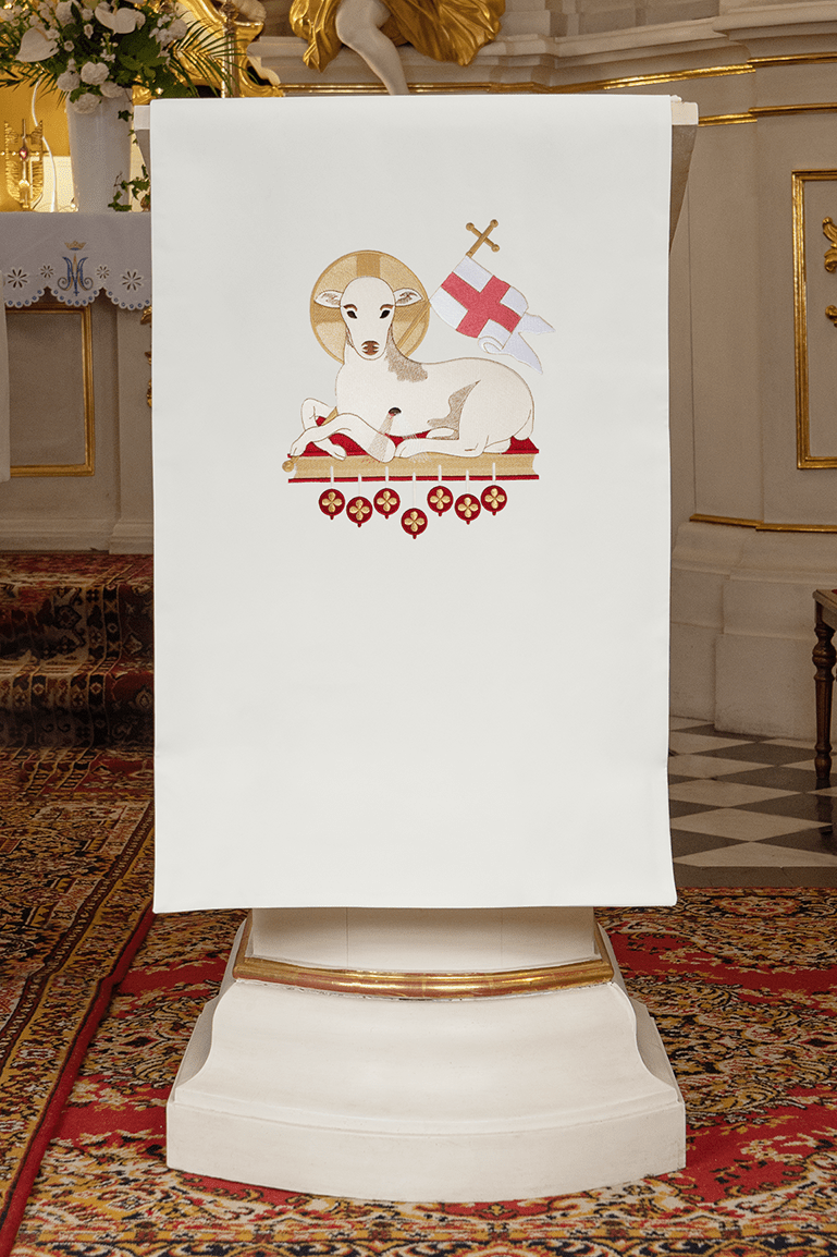 Serweta na Lektorium Ecru z Haftowanym Barankiem - Elegancka PE - SZATYLITURGICZNE.PL
