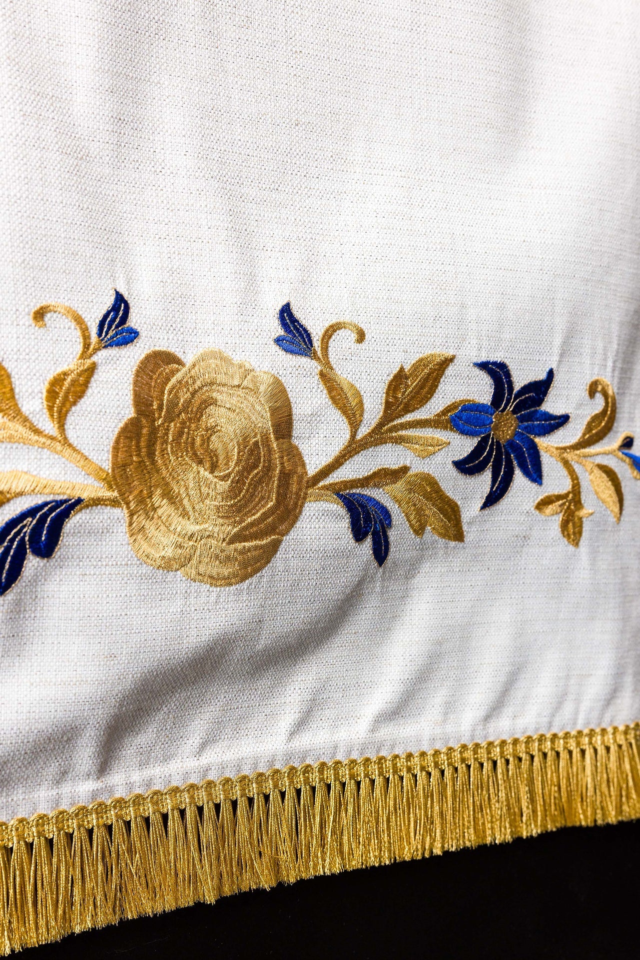 Serweta na lektorium z haftem maryjnym ecru - SZATYLITURGICZNE.PL