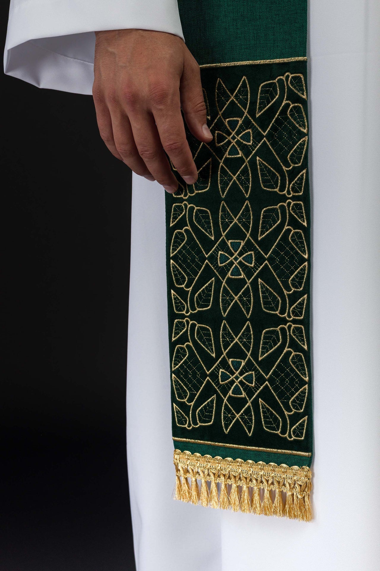 Stuła Aksamitna Zielona Haft IHS - Elegancka Liturgia - SZATYLITURGICZNE.PL