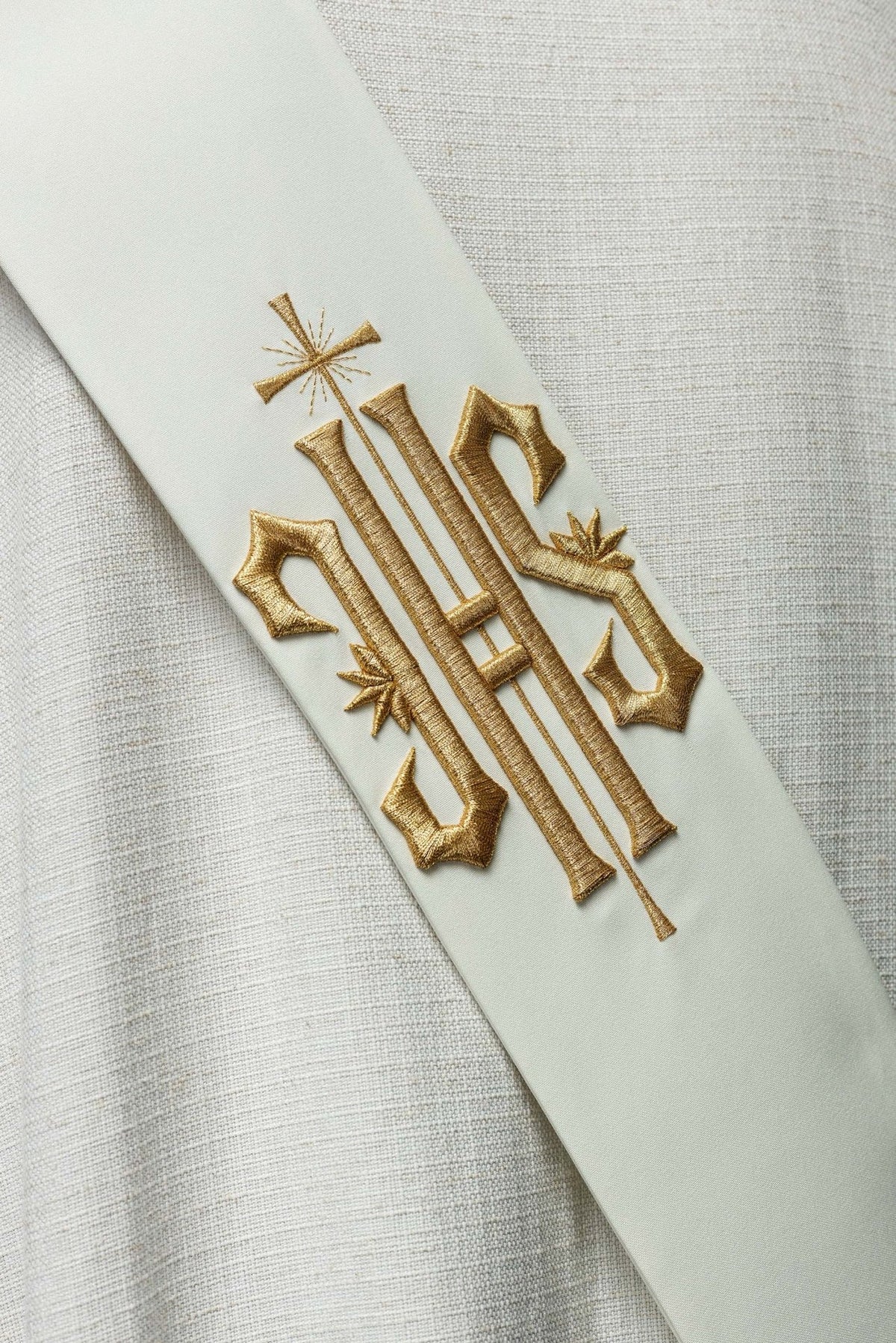 Stuła Diakońska IHS z Krzyżem - Elegancki Haft Liturgiczny - SZATYLITURGICZNE.PL