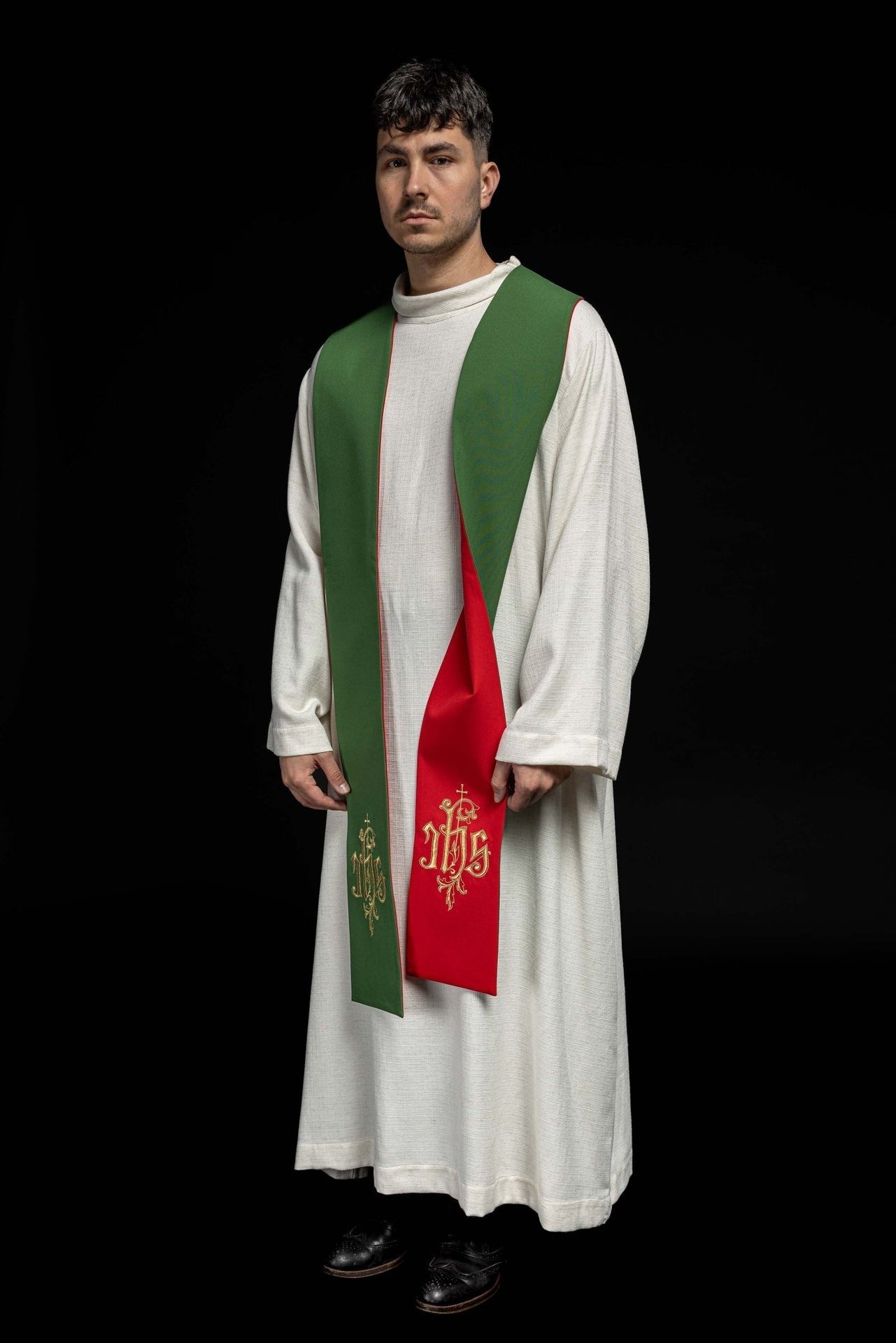 Stuła dwustronna IHS zielono - czerwona, haftowana - liturgia - SZATYLITURGICZNE.PL
