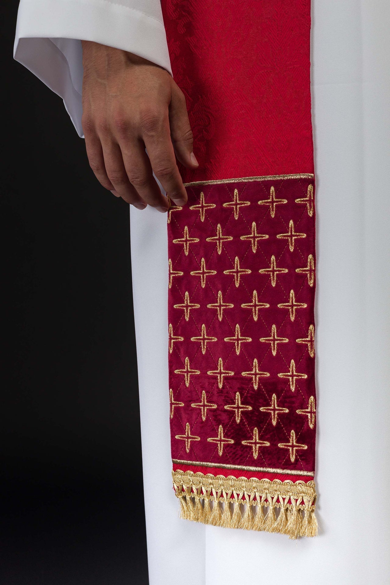 Stuła haftowana czerwona w krzyże żakardowa - SZATYLITURGICZNE.PL