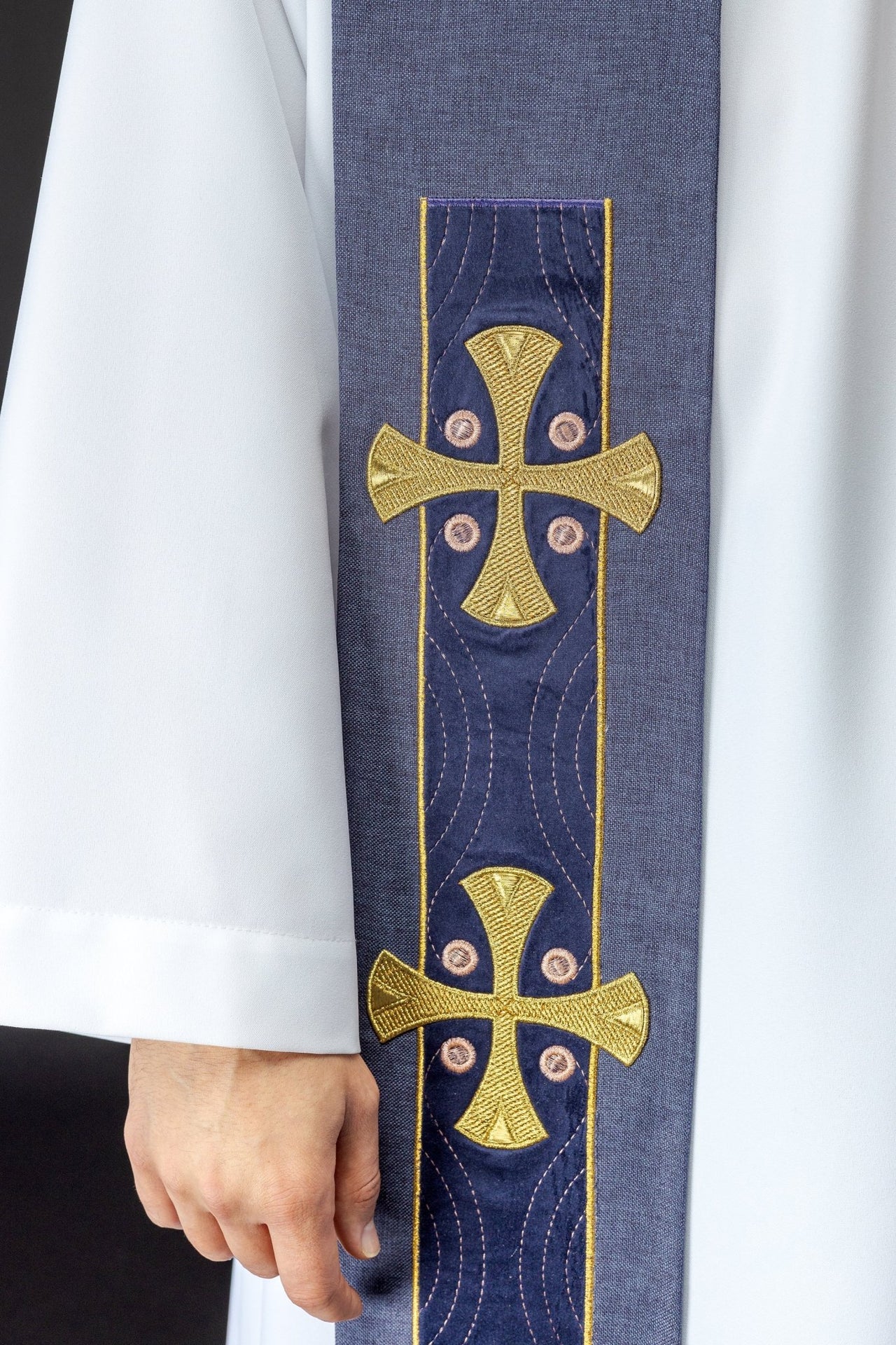 Stuła haftowana z krzyżami fioletowa