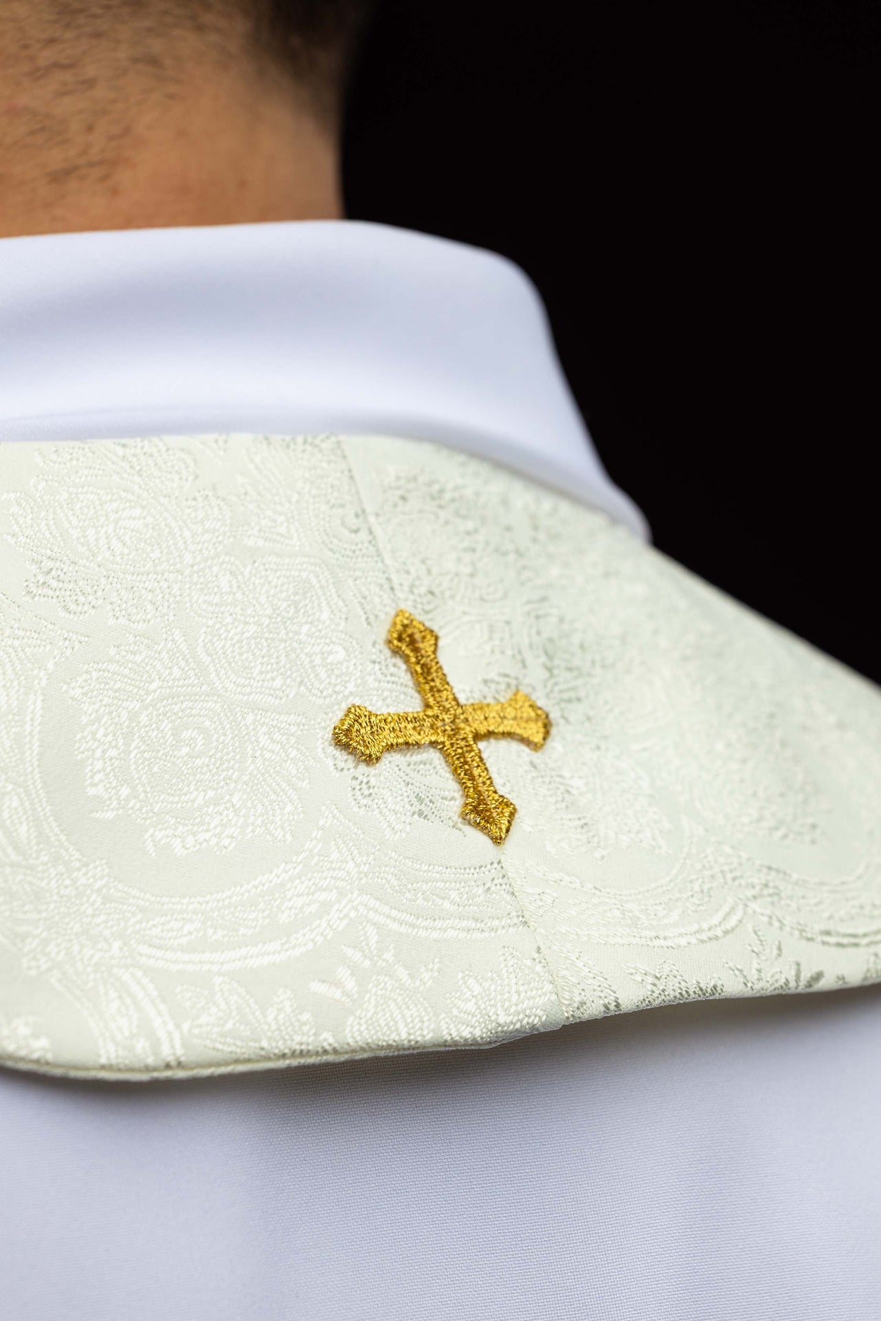Stuła haftowana z motywem Krzyża ecru tkanina żakardowa - SZATYLITURGICZNE.PL
