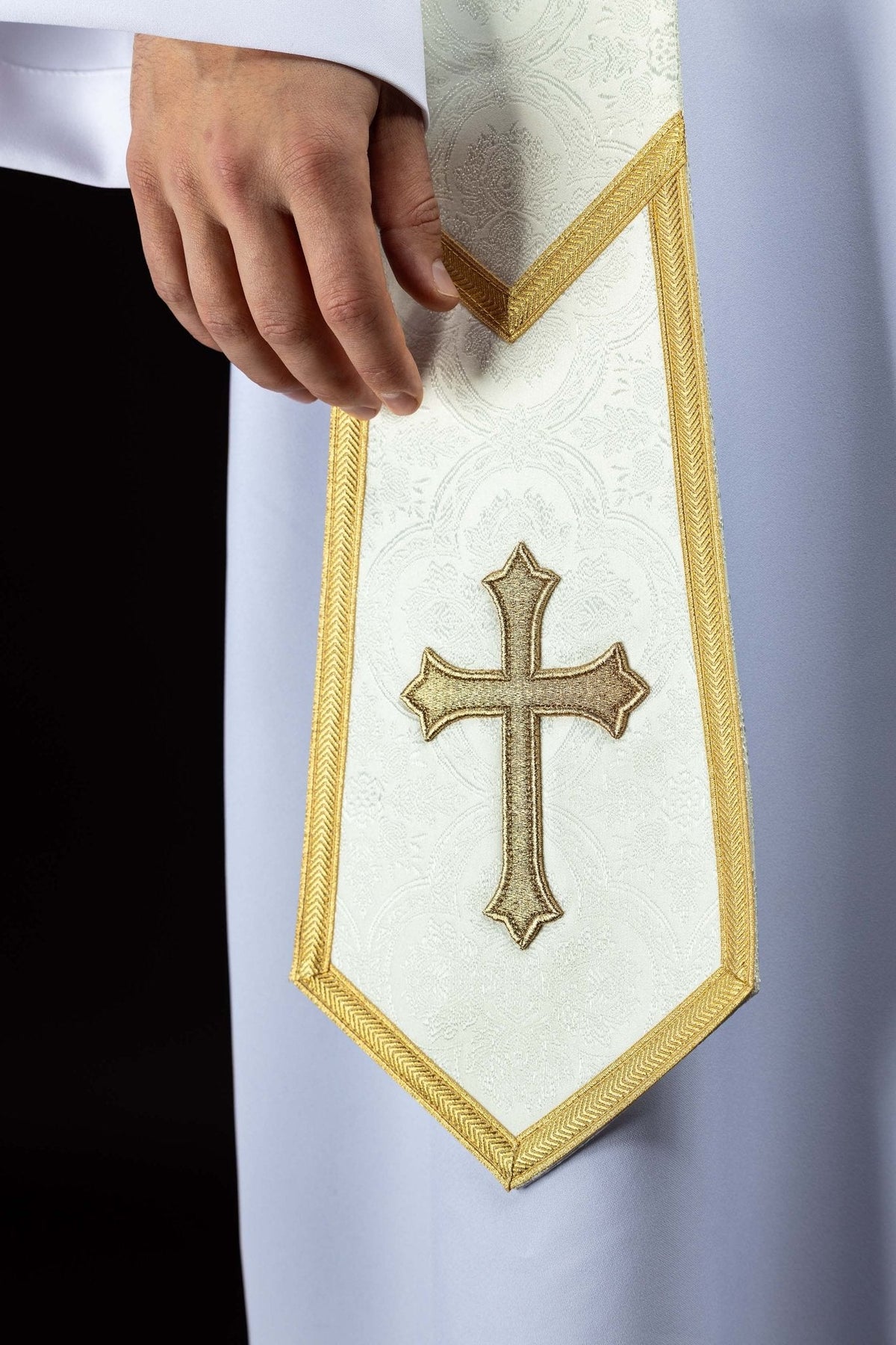 Stuła haftowana z motywem Krzyża ecru tkanina żakardowa - SZATYLITURGICZNE.PL