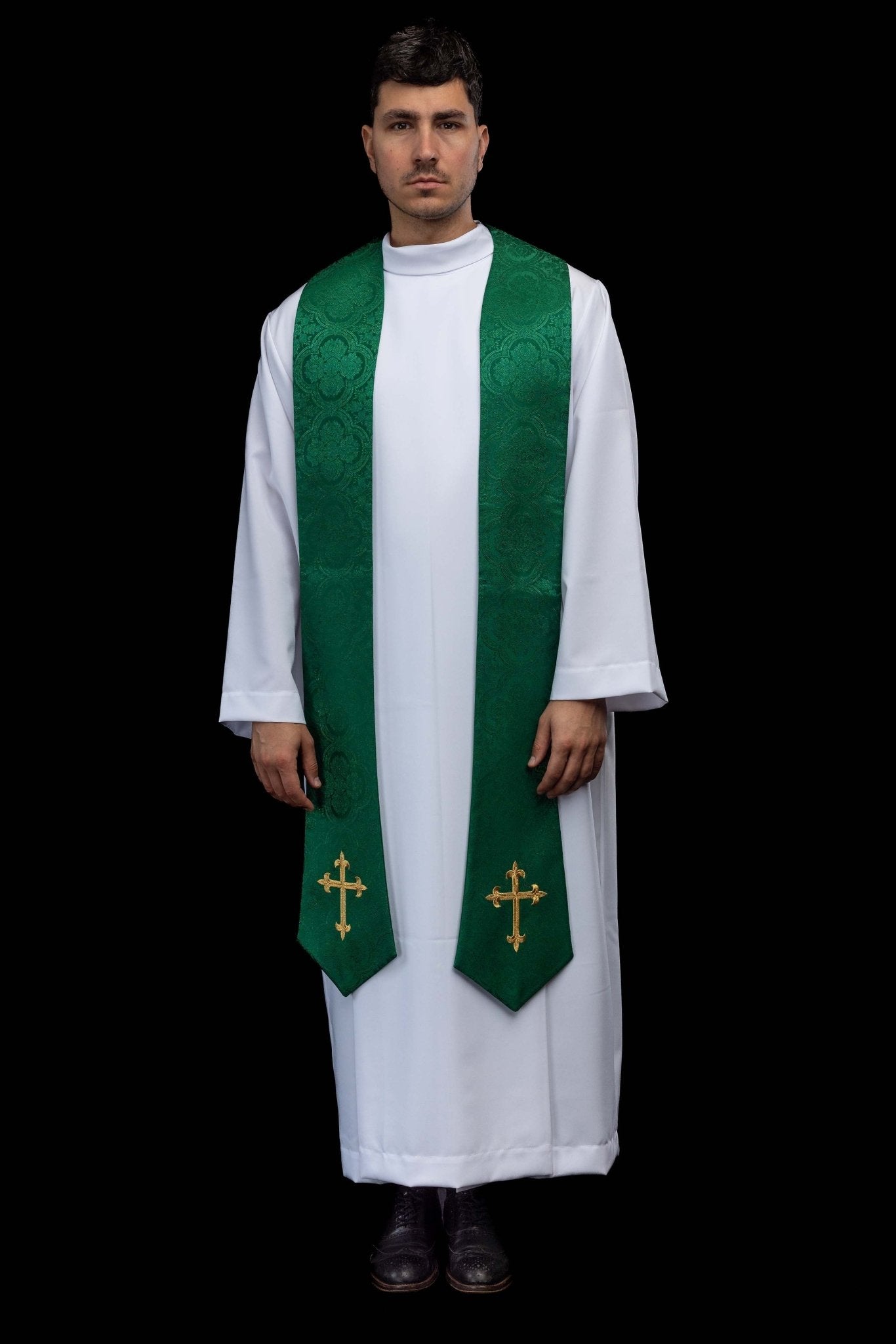 Stuła haftowana z motywem Krzyża zielona tkanina żakardowa - SZATYLITURGICZNE.PL