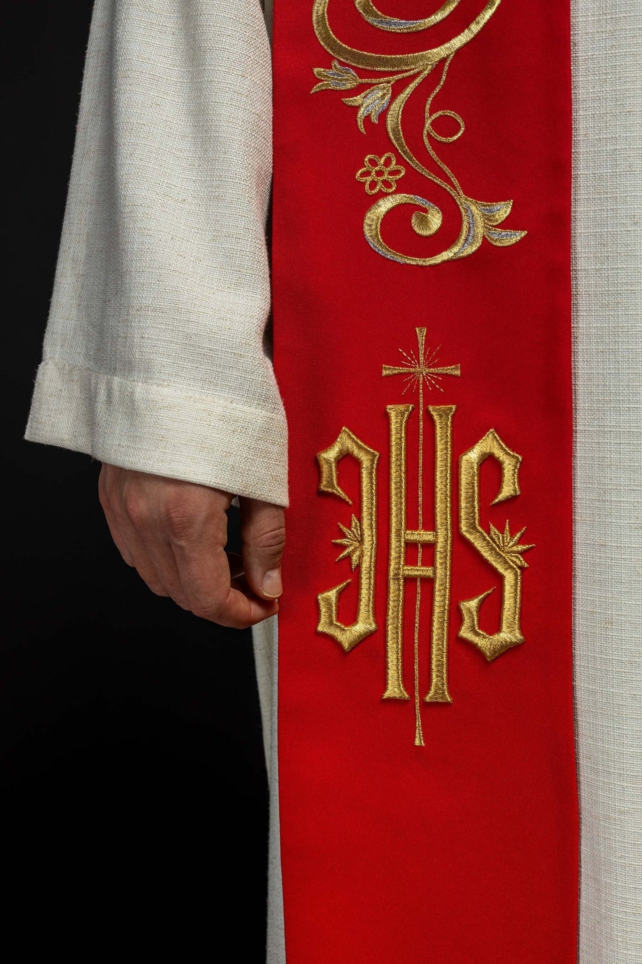 Stuła Kapłańska Czerwona Haft IHS - Elegancka Liturgia - SZATYLITURGICZNE.PL
