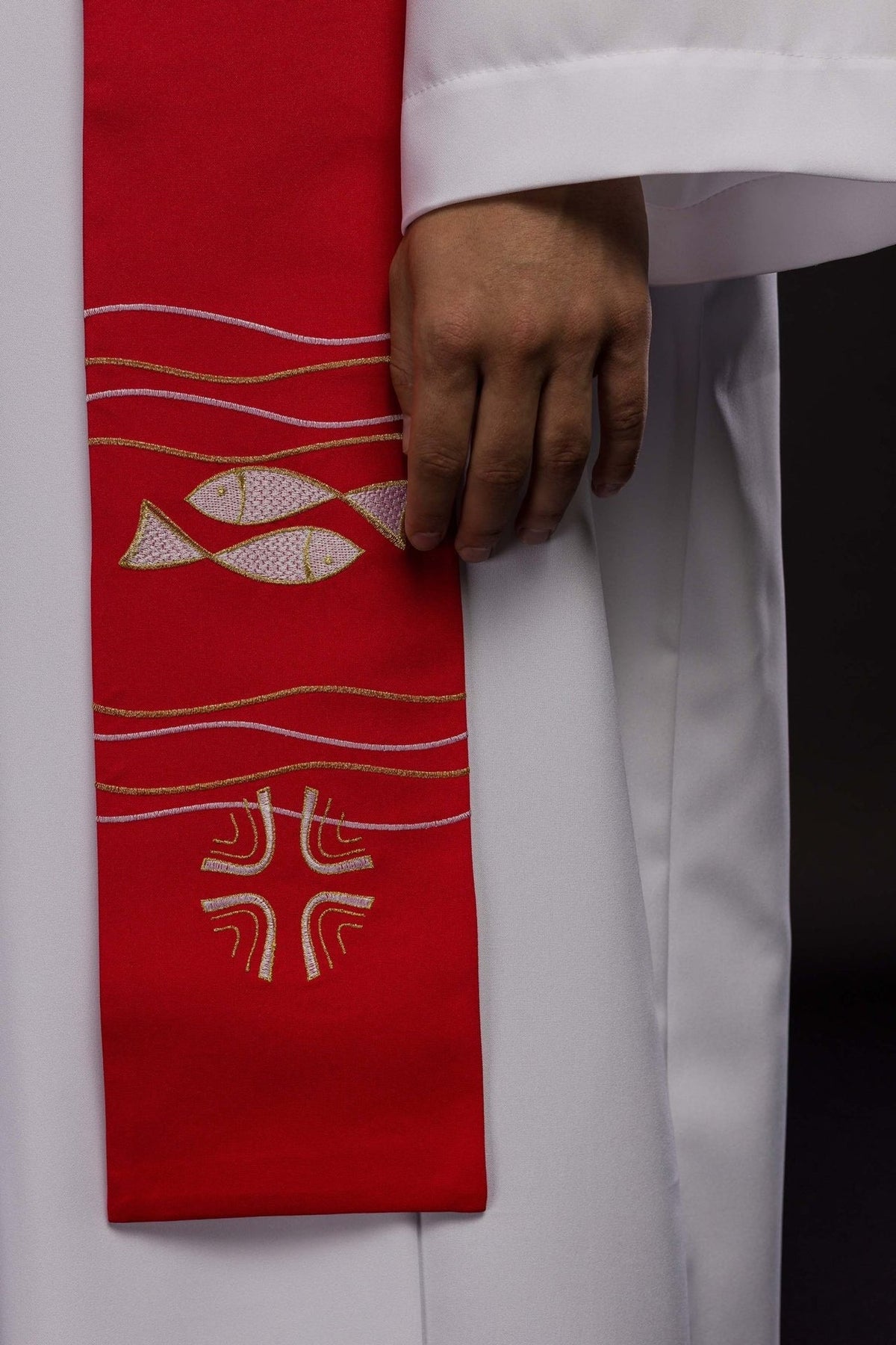 Stuła Kapłańska Czerwona Haftowana Ryby - Elegancka Liturgia - SZATYLITURGICZNE.PL