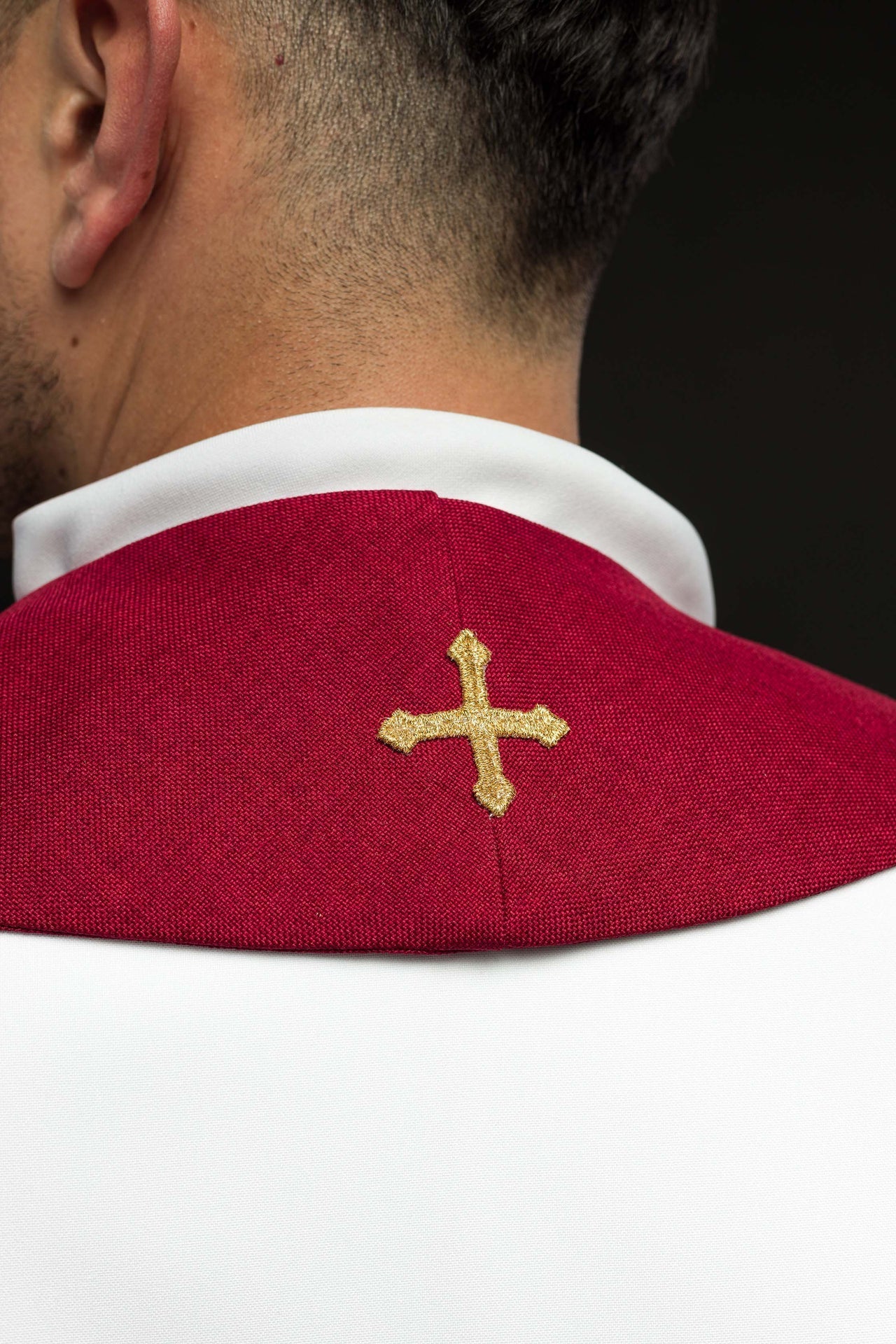 Stuła Kapłańska Czerwona IHS Haft Złote Frędzle - Polska Produkcja - SZATYLITURGICZNE.PL