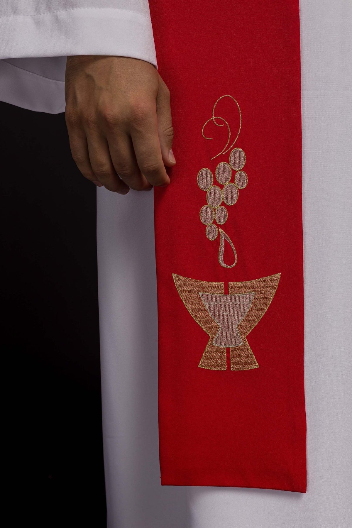 Stuła Kapłańska Czerwona z Haftem Kielicha i Winogron - Polska Produkcja - SZATYLITURGICZNE.PL