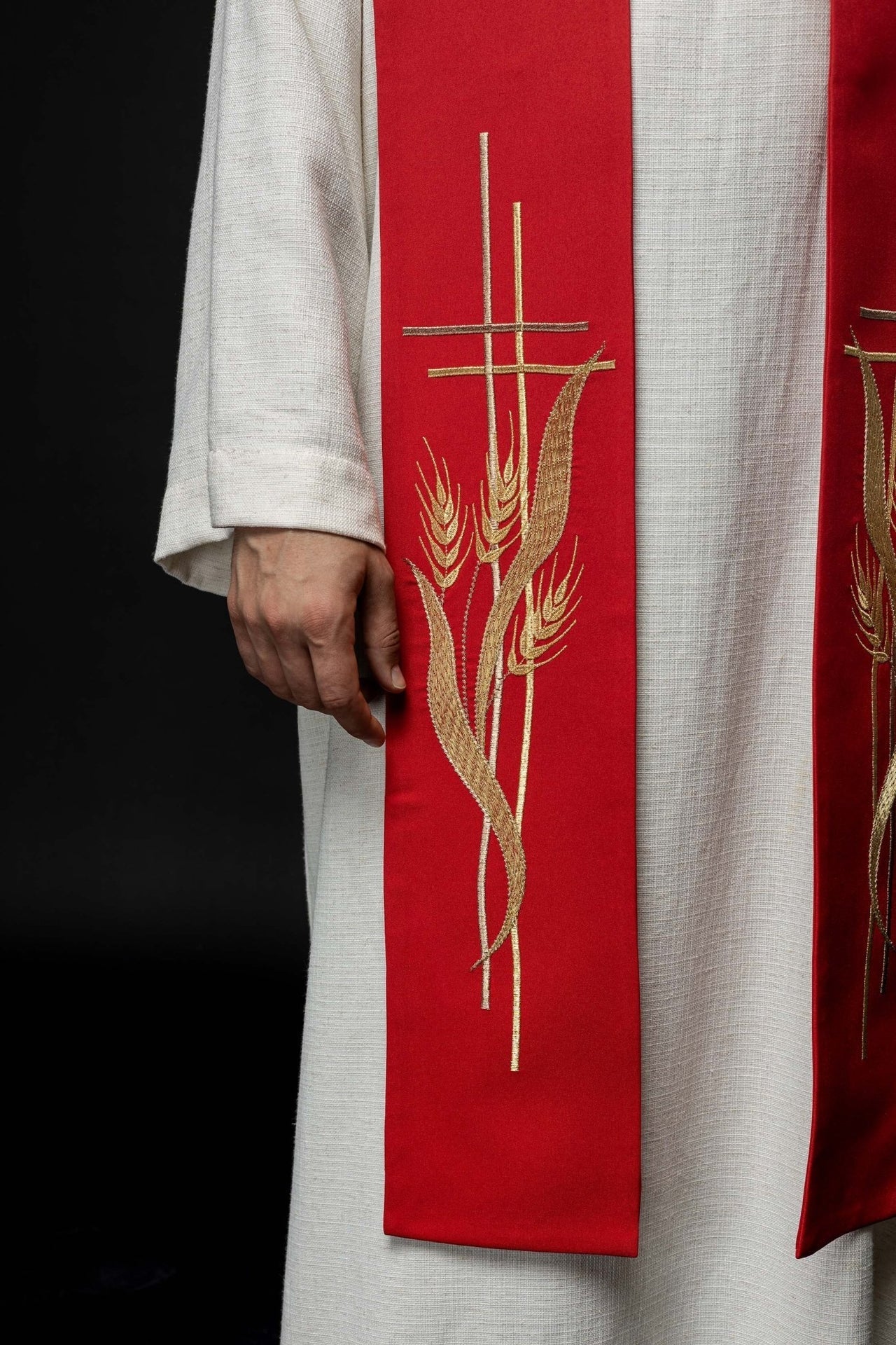 Stuła Kapłańska Czerwona z Haftowanym Krzyżem i Kłosami - SZATYLITURGICZNE.PL