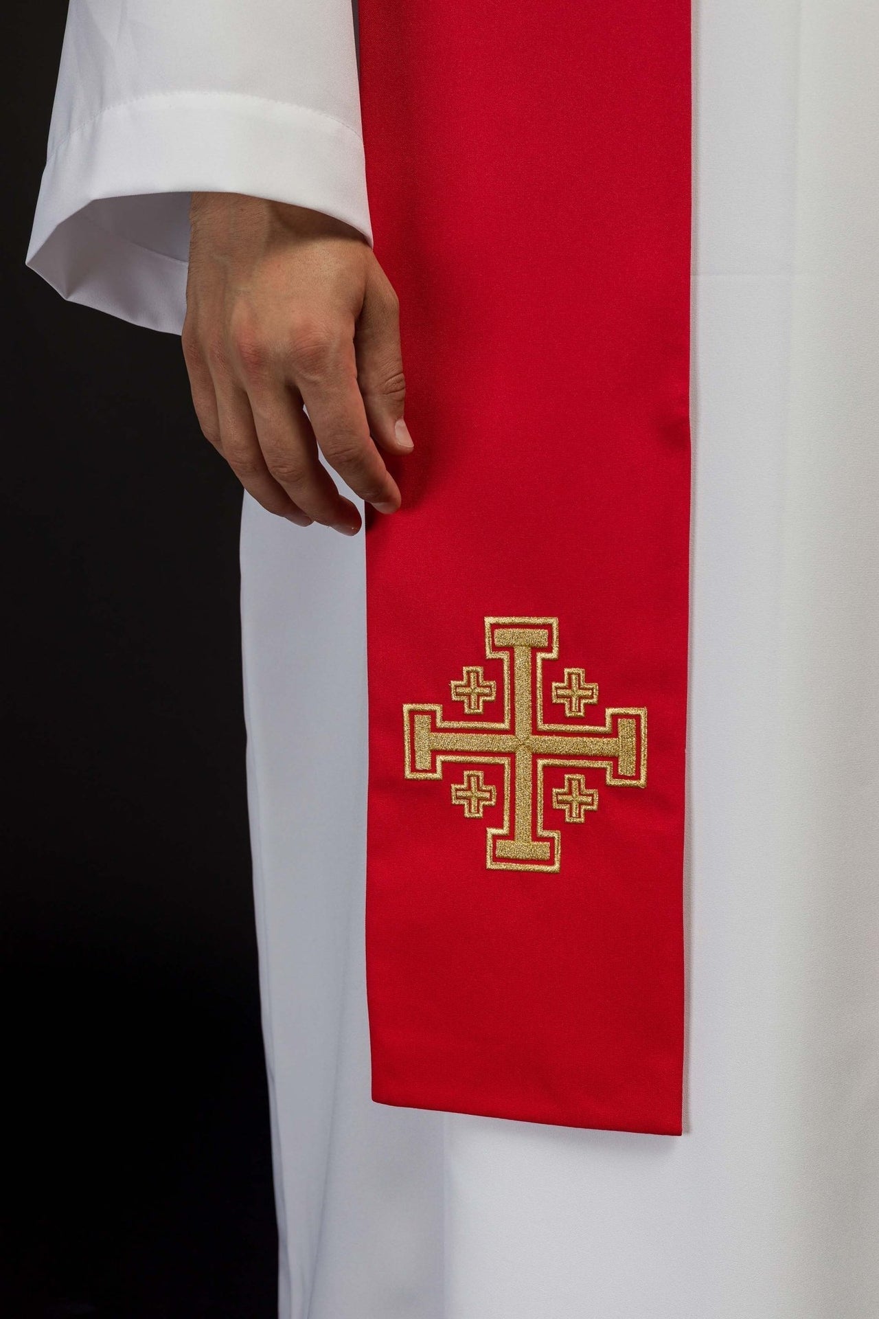 Stuła Kapłańska Czerwona z Krzyżem Jerozolimskim Haftowana - SZATYLITURGICZNE.PL