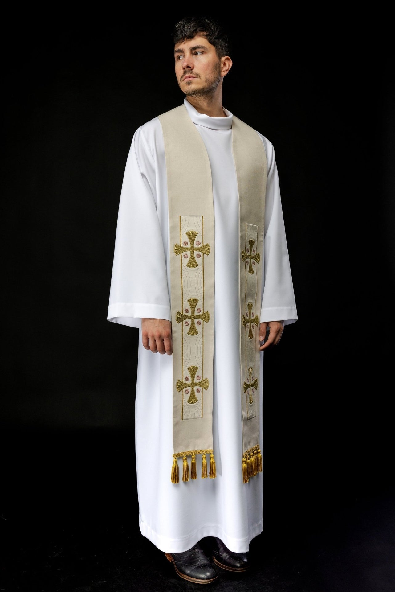 Stuła Kapłańska Ecru Haftowana Krzyżami - Elegancka - SZATYLITURGICZNE.PL