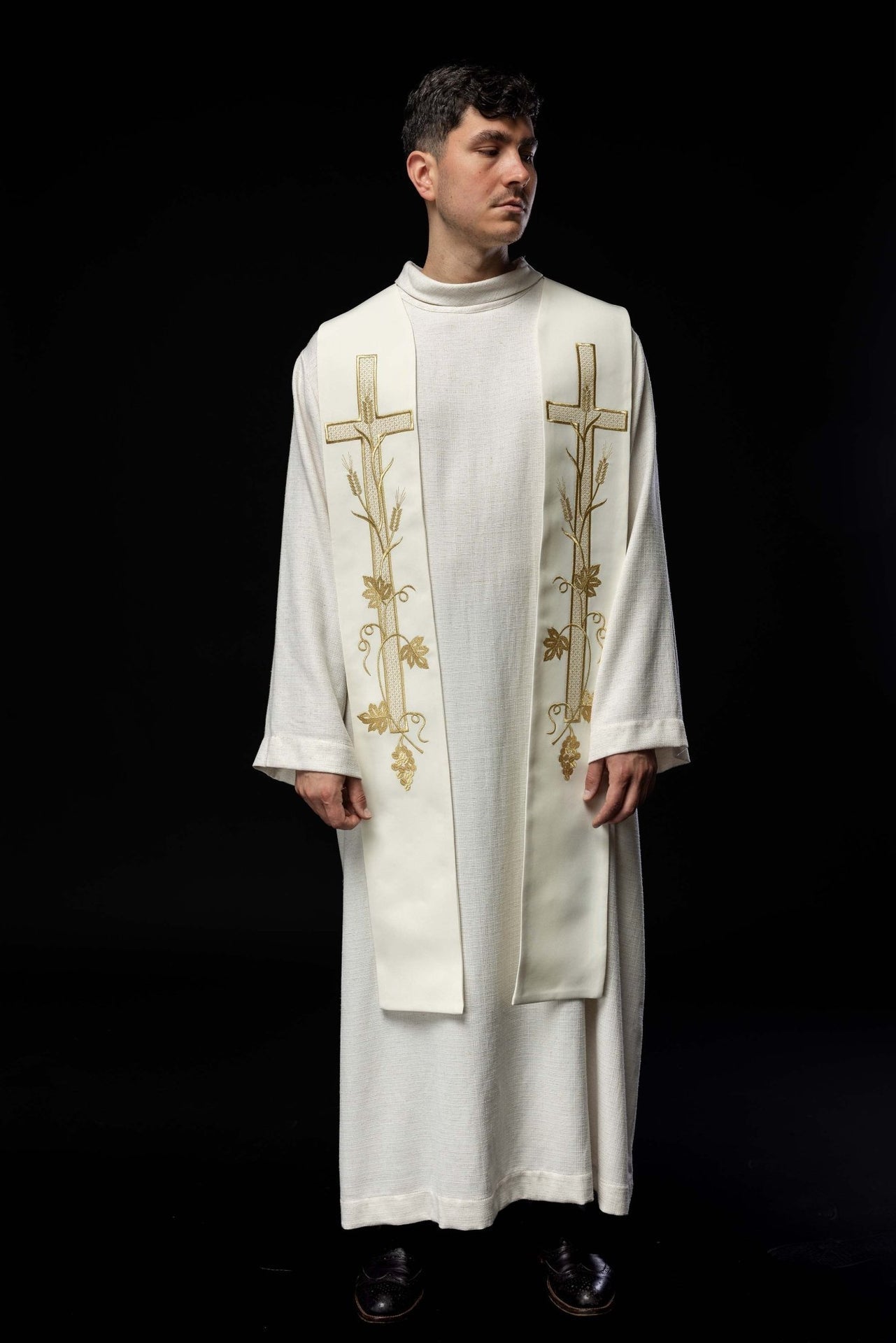 Stuła Kapłańska Ecru Haftowana Krzyżem - Elegancka Szata Liturgiczna - SZATYLITURGICZNE.PL