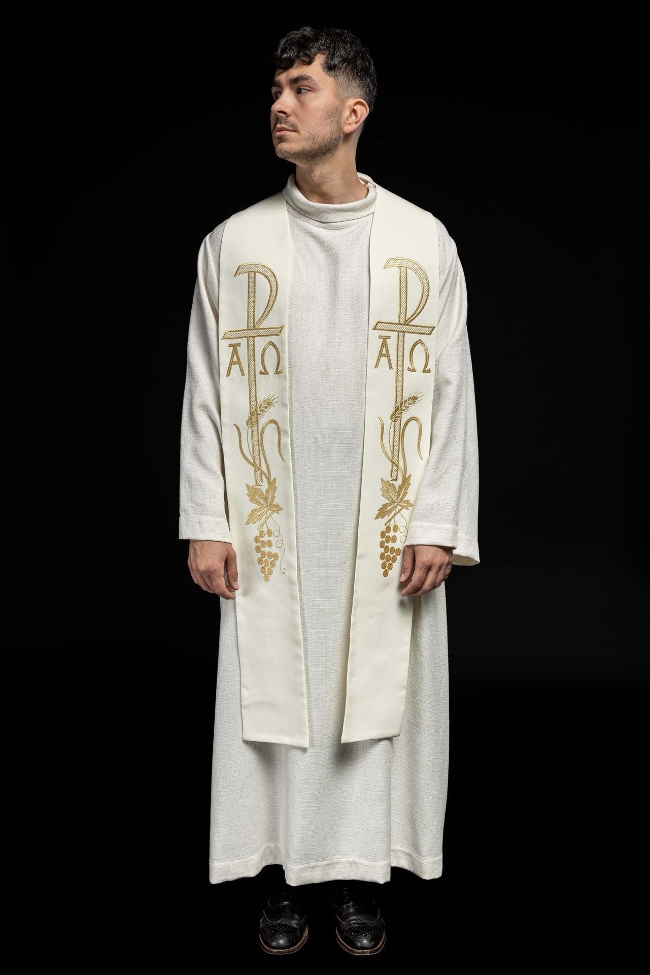 Stuła Kapłańska Ecru z Haftem Alfa i Omega - Elegancka Liturgia - SZATYLITURGICZNE.PL
