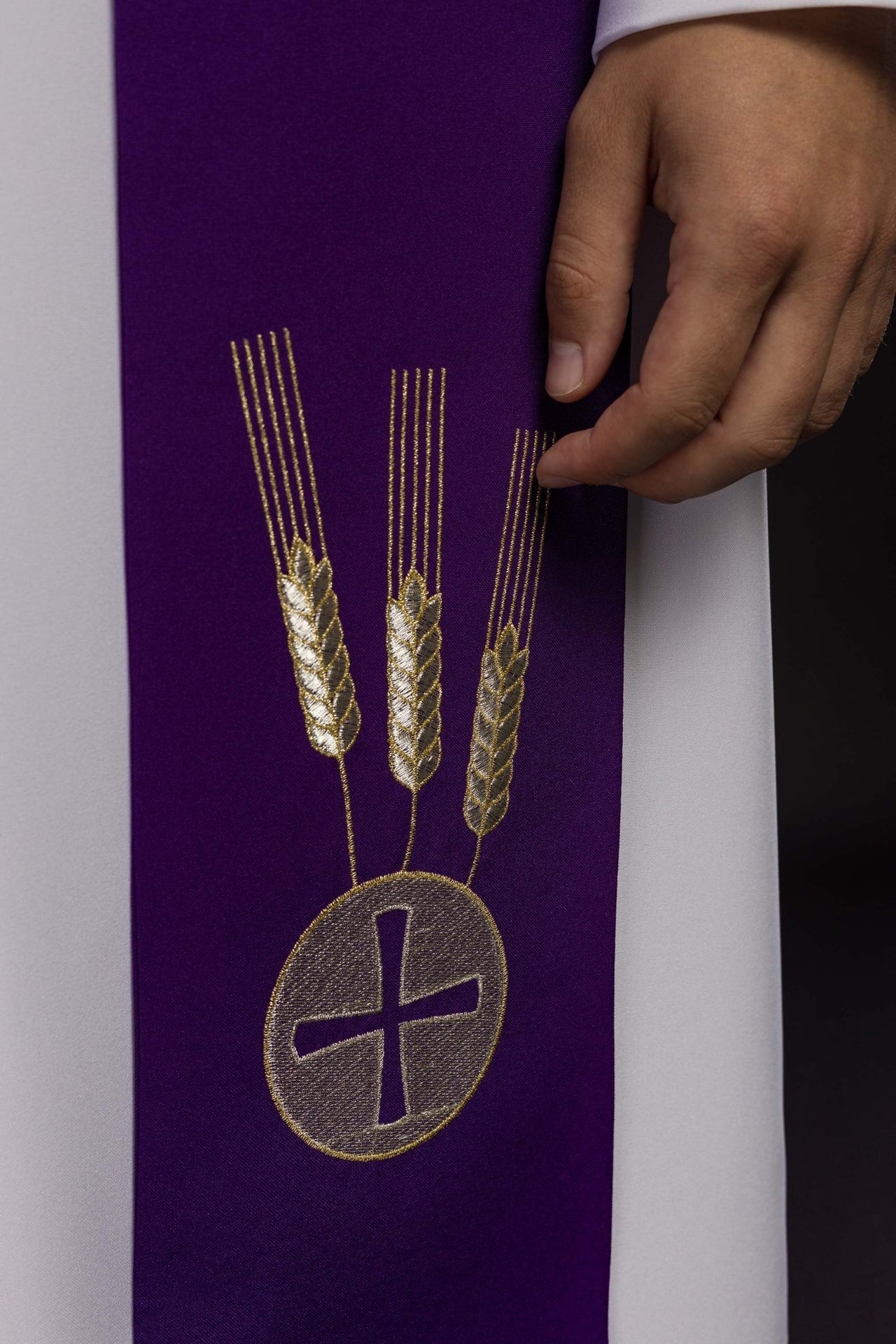 Stuła Kapłańska Fioletowa Haftowana Kielich - Kłosy - Winogrona - SZATYLITURGICZNE.PL