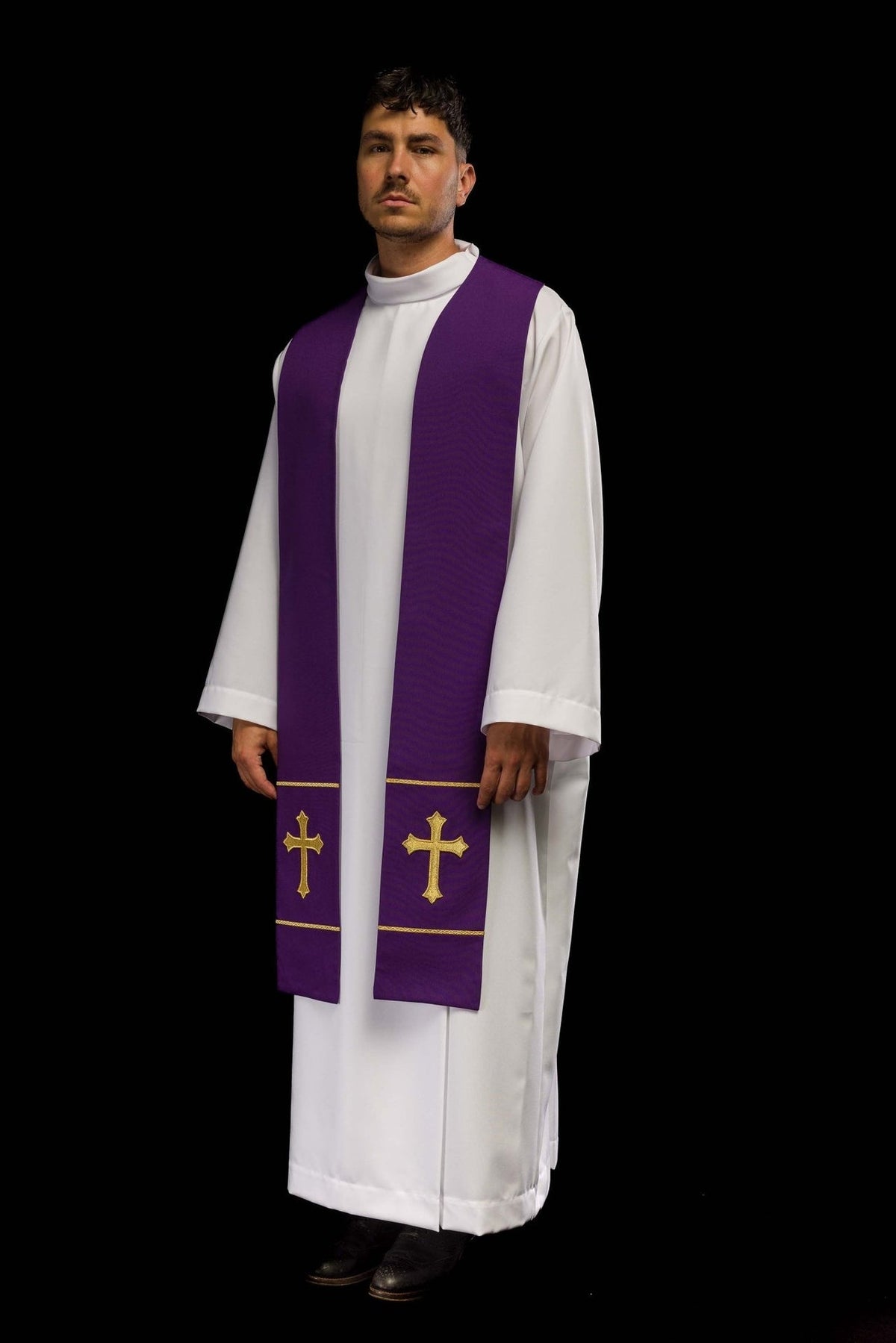 Stuła Kapłańska Fioletowa Haftowana Złotym Krzyżem - Elegancka - SZATYLITURGICZNE.PL