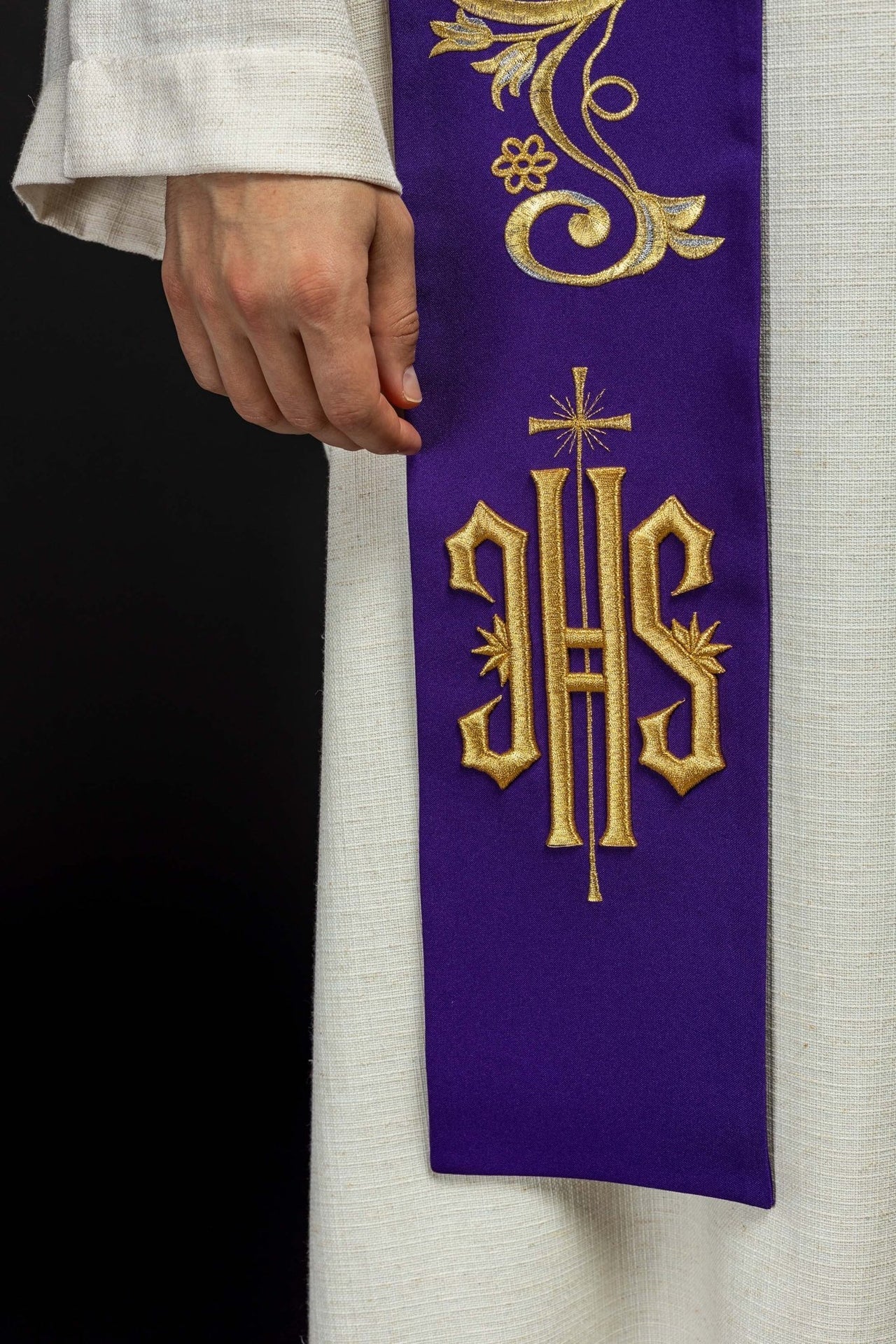 Stuła Kapłańska Fioletowa IHS Haftowana - Elegancka Szata Liturgiczna - SZATYLITURGICZNE.PL