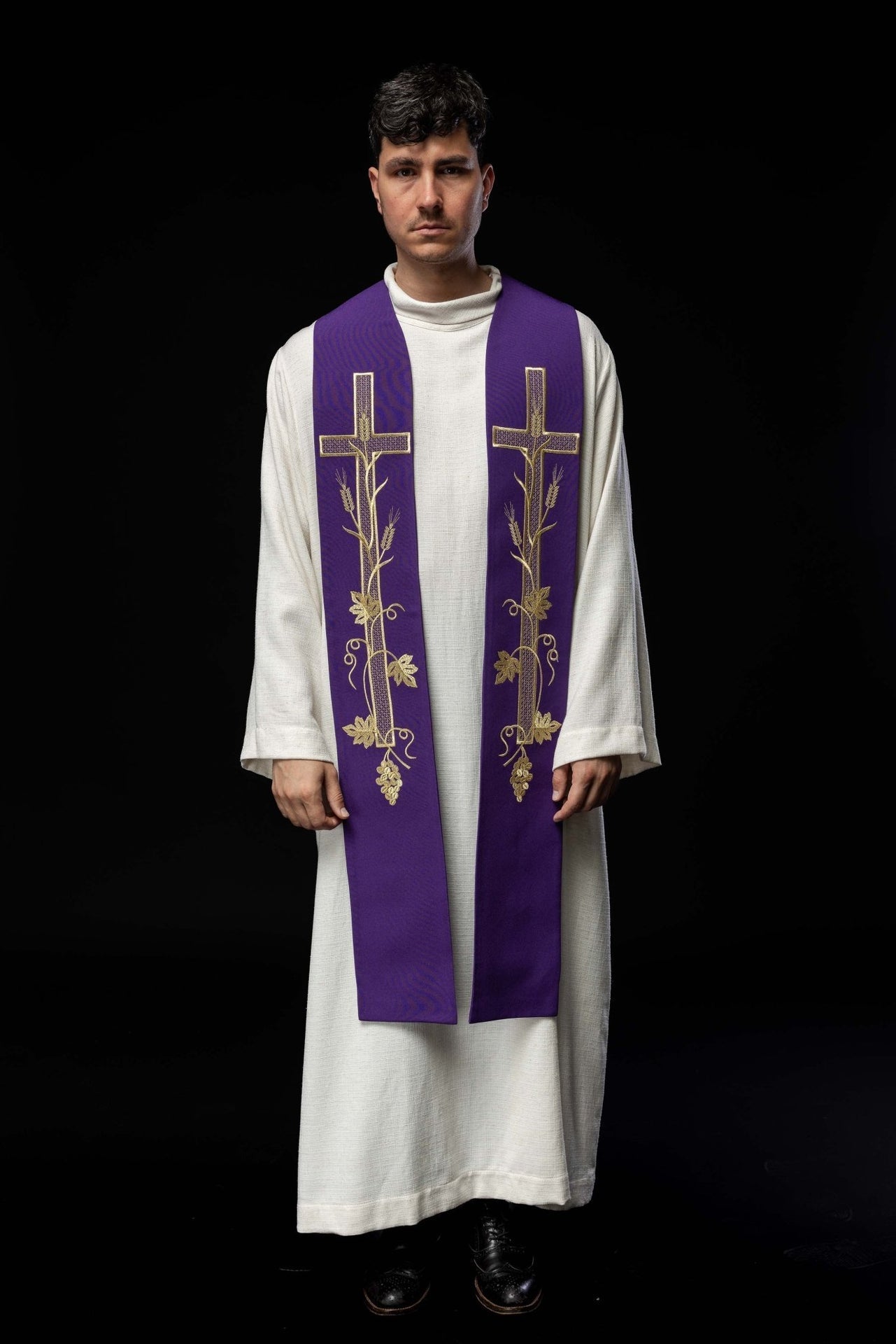 Stuła Kapłańska Fioletowa z Haftowanym Krzyżem - Elegancka Liturgia - SZATYLITURGICZNE.PL