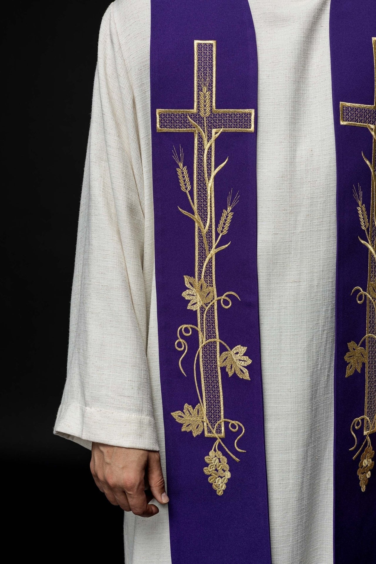 Stuła Kapłańska Fioletowa z Haftowanym Krzyżem - Elegancka Liturgia - SZATYLITURGICZNE.PL