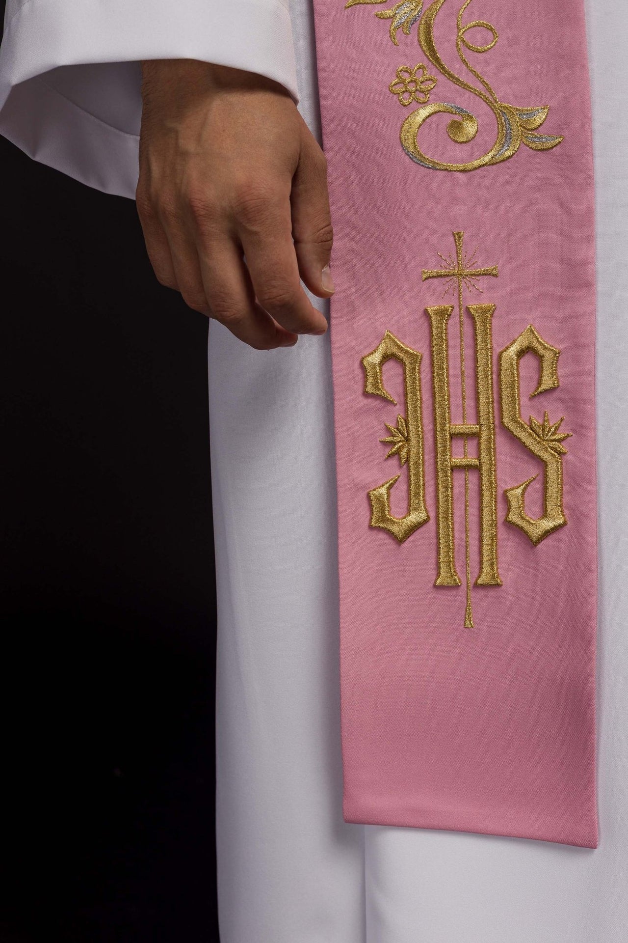 Stuła Kapłańska Różowa Haft IHS - Polska Produkcja - SZATYLITURGICZNE.PL