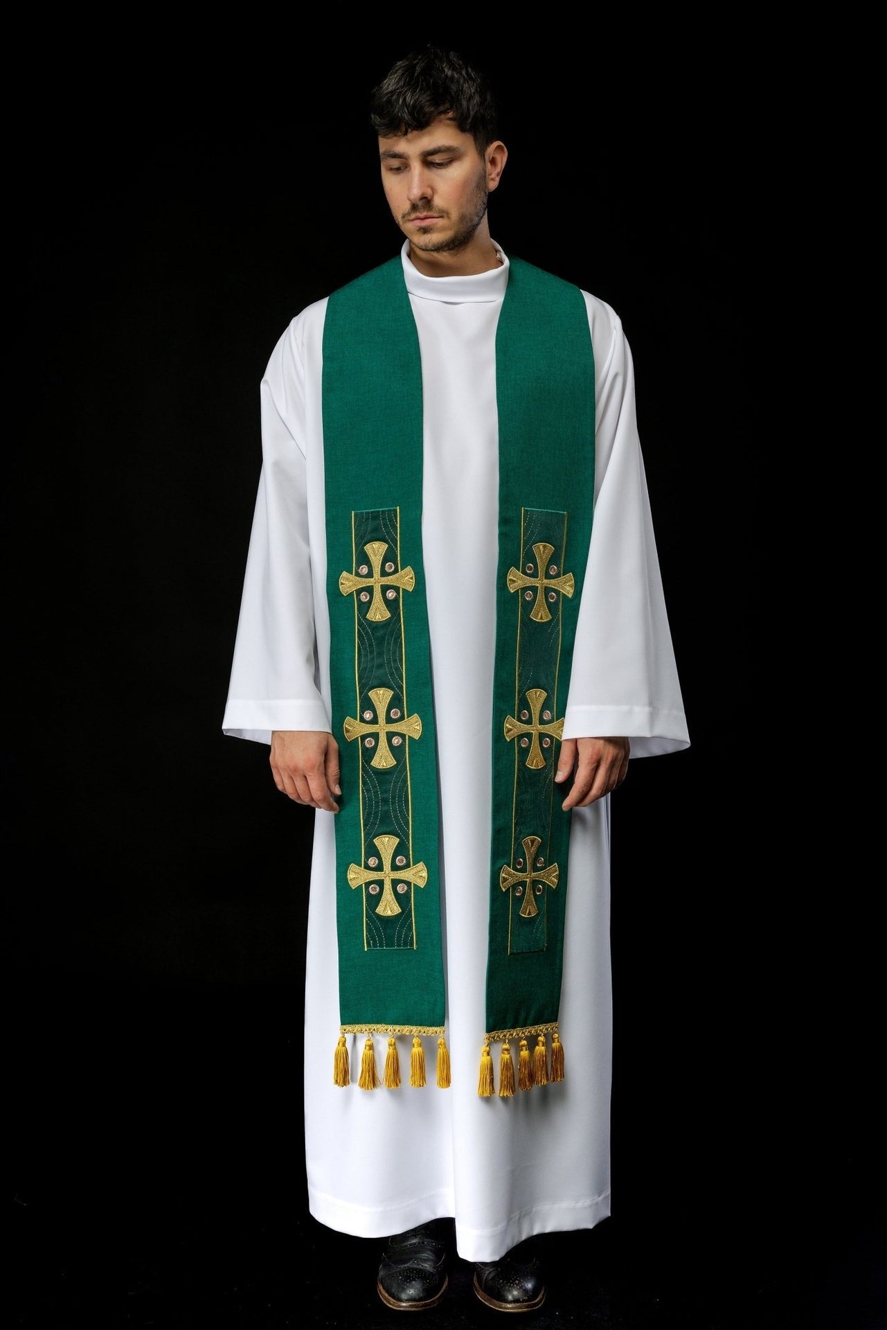 Stuła Kapłańska Zielona Haftowana w Krzyże - Elegancka Liturgia - SZATYLITURGICZNE.PL