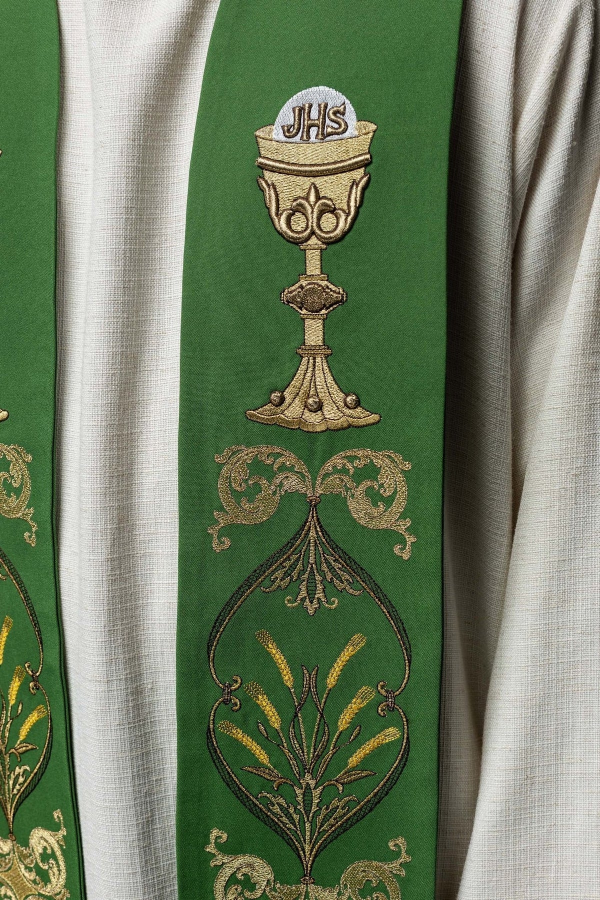 Stuła Kapłańska Zielona z Haftowanym Kielichem IHS - SZATYLITURGICZNE.PL
