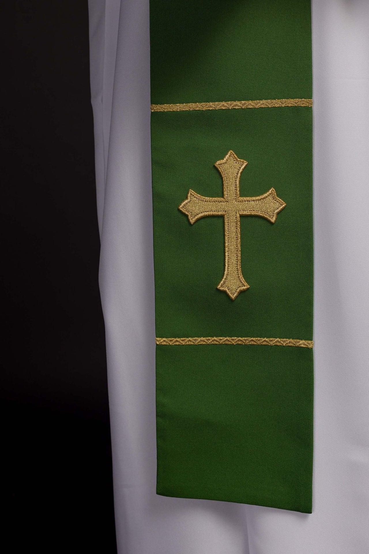 Stuła Kapłańska Zielona z Haftowanym Krzyżem - Elegancka Liturgia - SZATYLITURGICZNE.PL