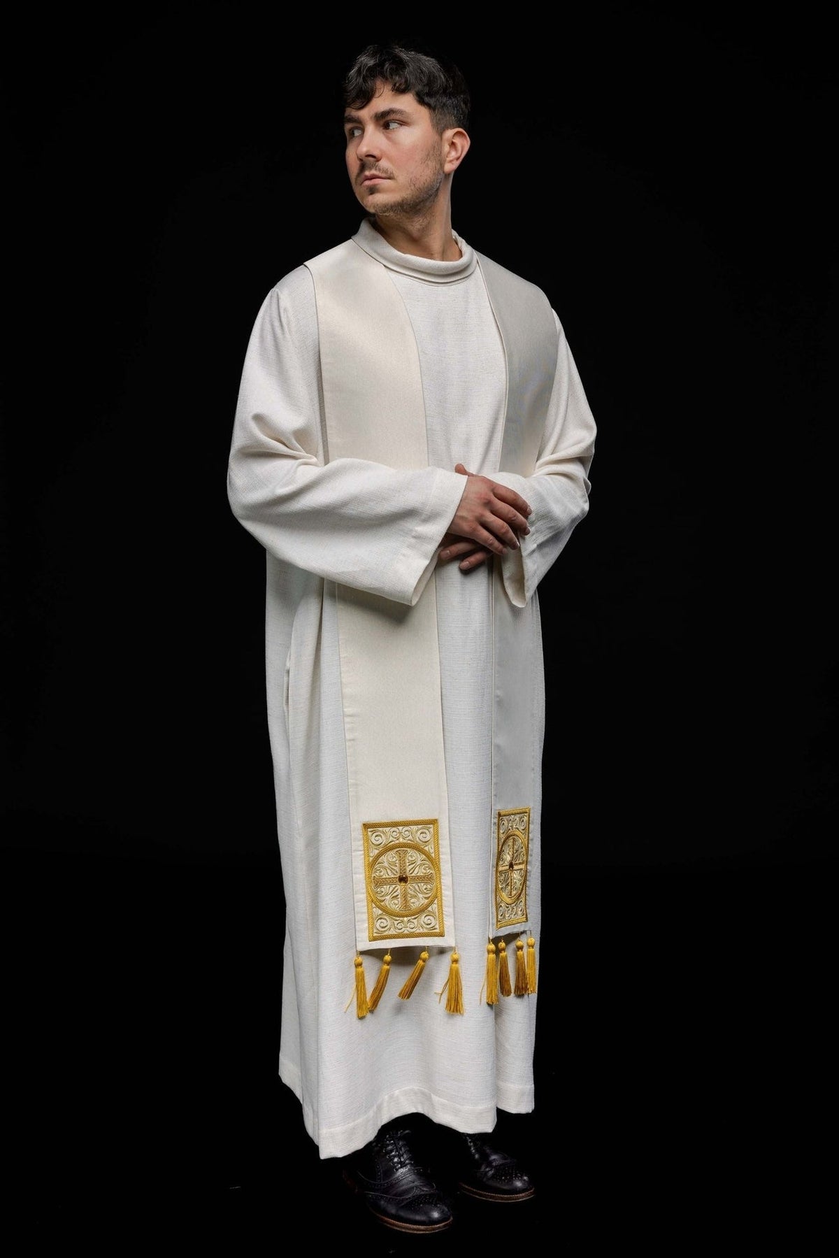 Stuła Kapłańska Złota Haftowana Krzyżem i Chwostami - SZATYLITURGICZNE.PL